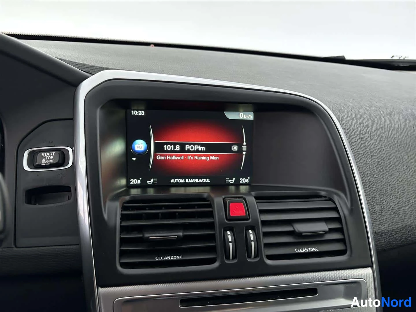 Musta Volvo XC60 2016, yksityiskohta, kuva 24