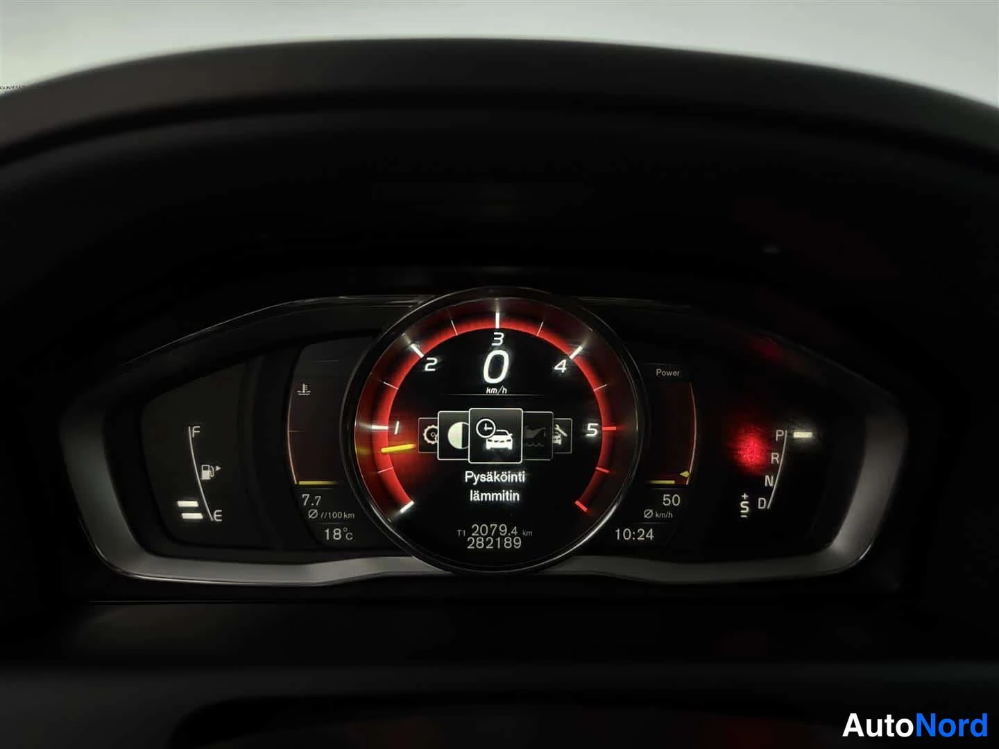 Musta Volvo XC60 2016, yksityiskohta, kuva 34