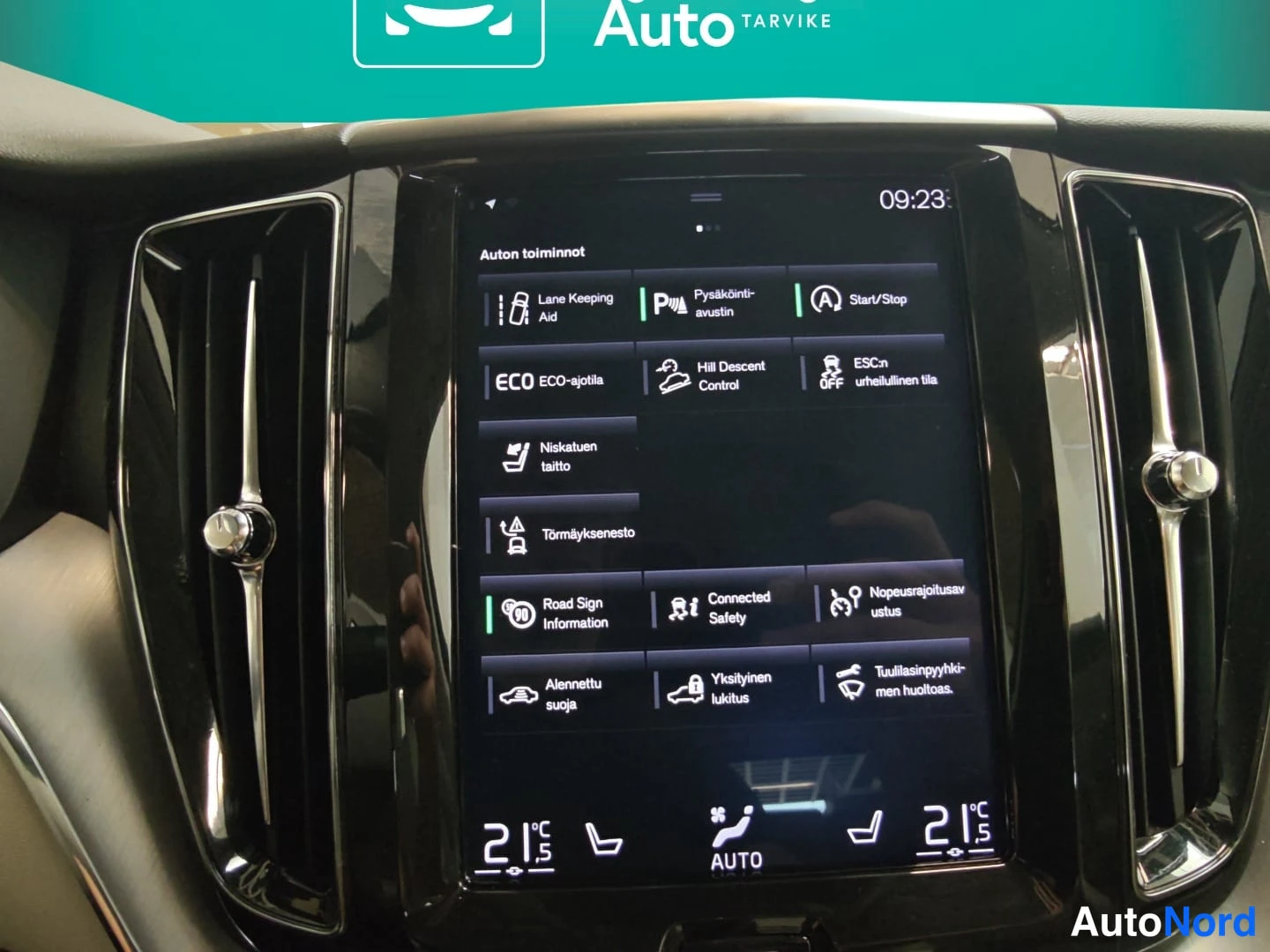 Punainen Volvo XC60 2018, yksityiskohta, kuva 15