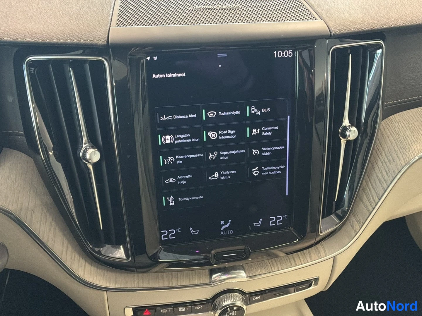 Sininen Volvo XC60 2021, yksityiskohta, kuva 17