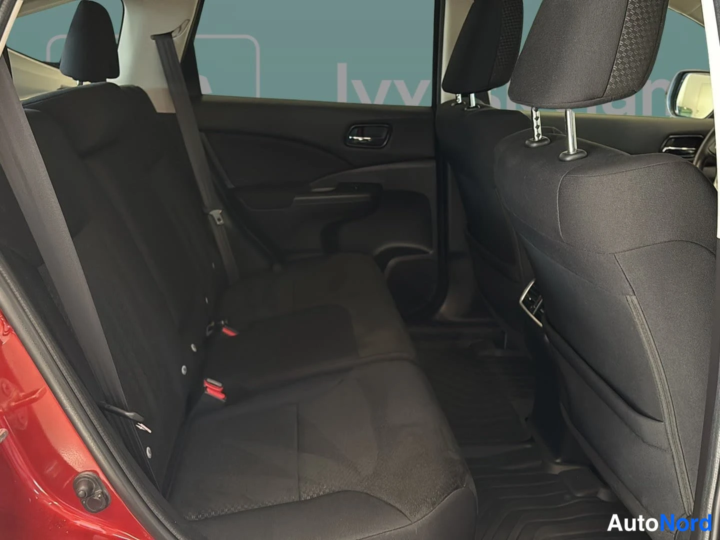 Punainen Honda CR-V 2018, takaistuimet, kuva 11