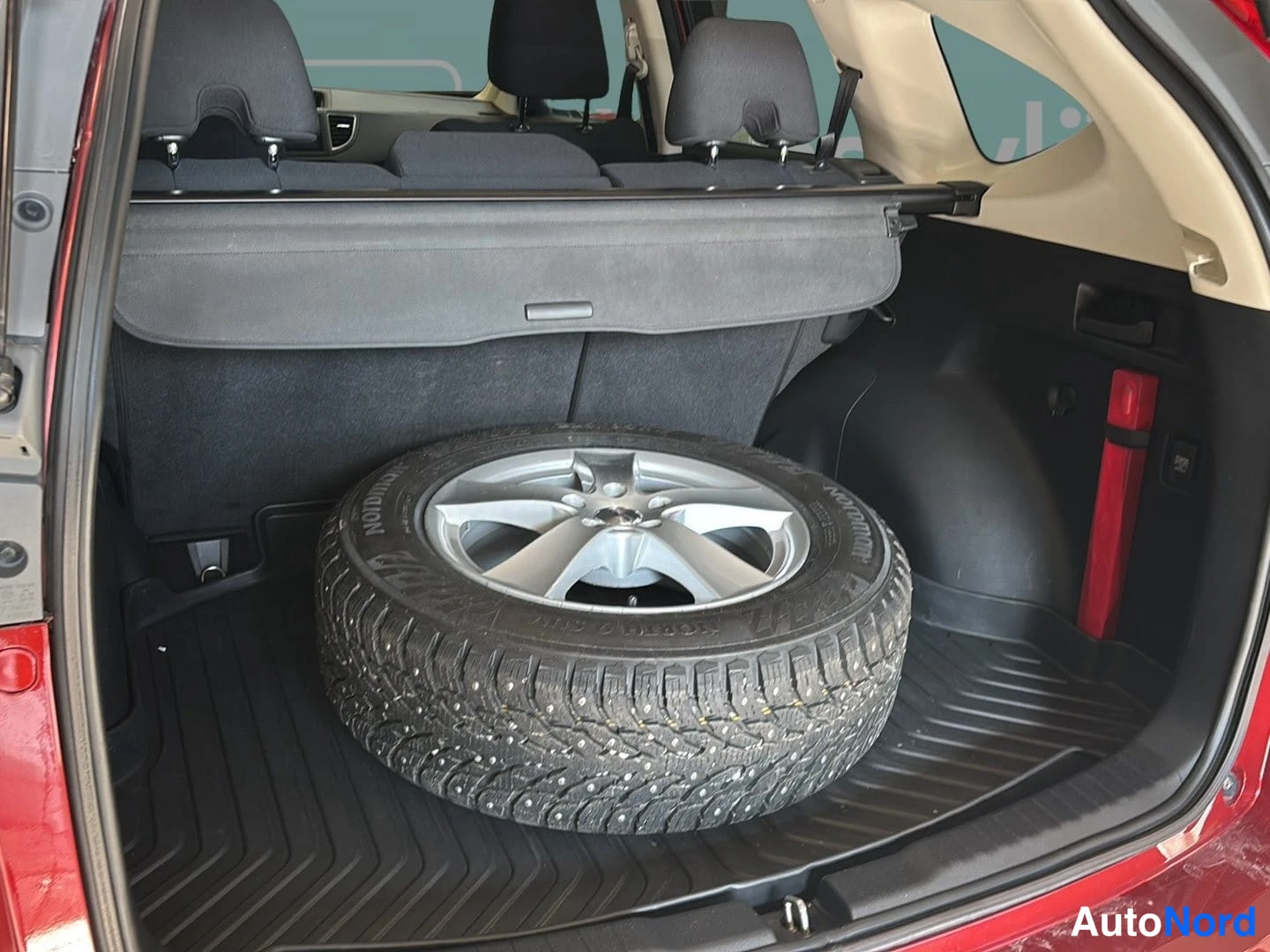 Punainen Honda CR-V 2018, tavaratila, kuva 12