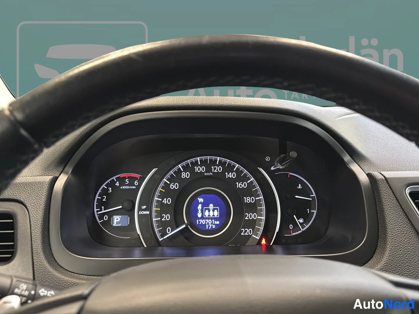 Punainen Honda CR-V 2018, yksityiskohta, kuva 16