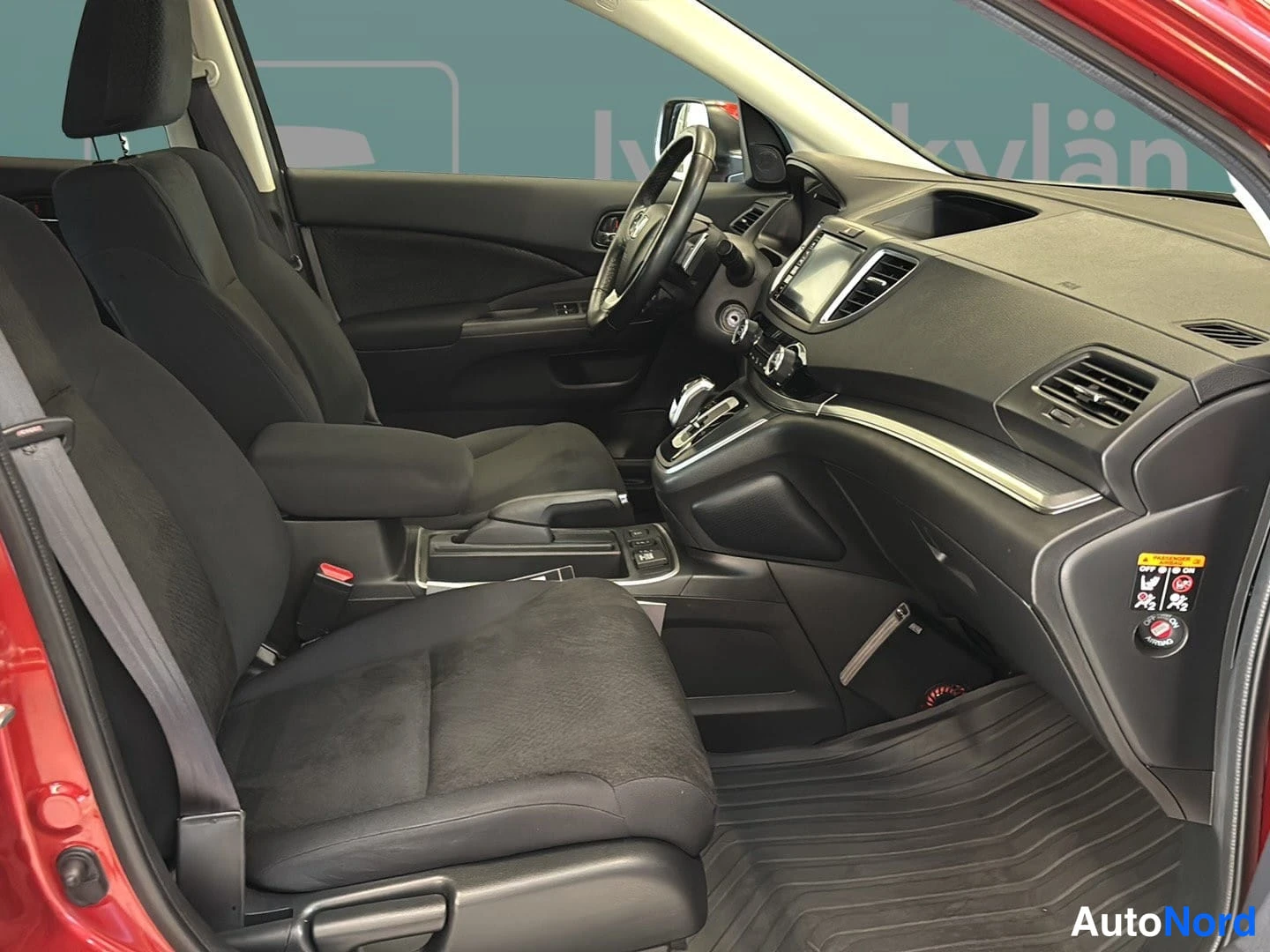 Punainen Honda CR-V 2018, etuistuimet, kuva 9