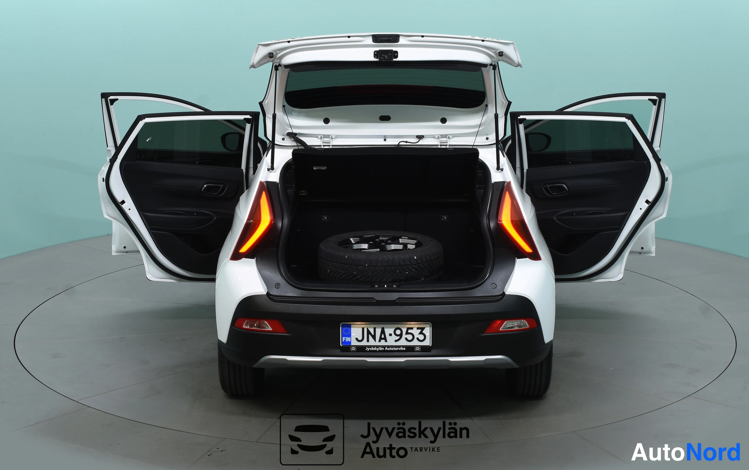 Valkoinen Hyundai Bayon 2023, takaa, kuva 23