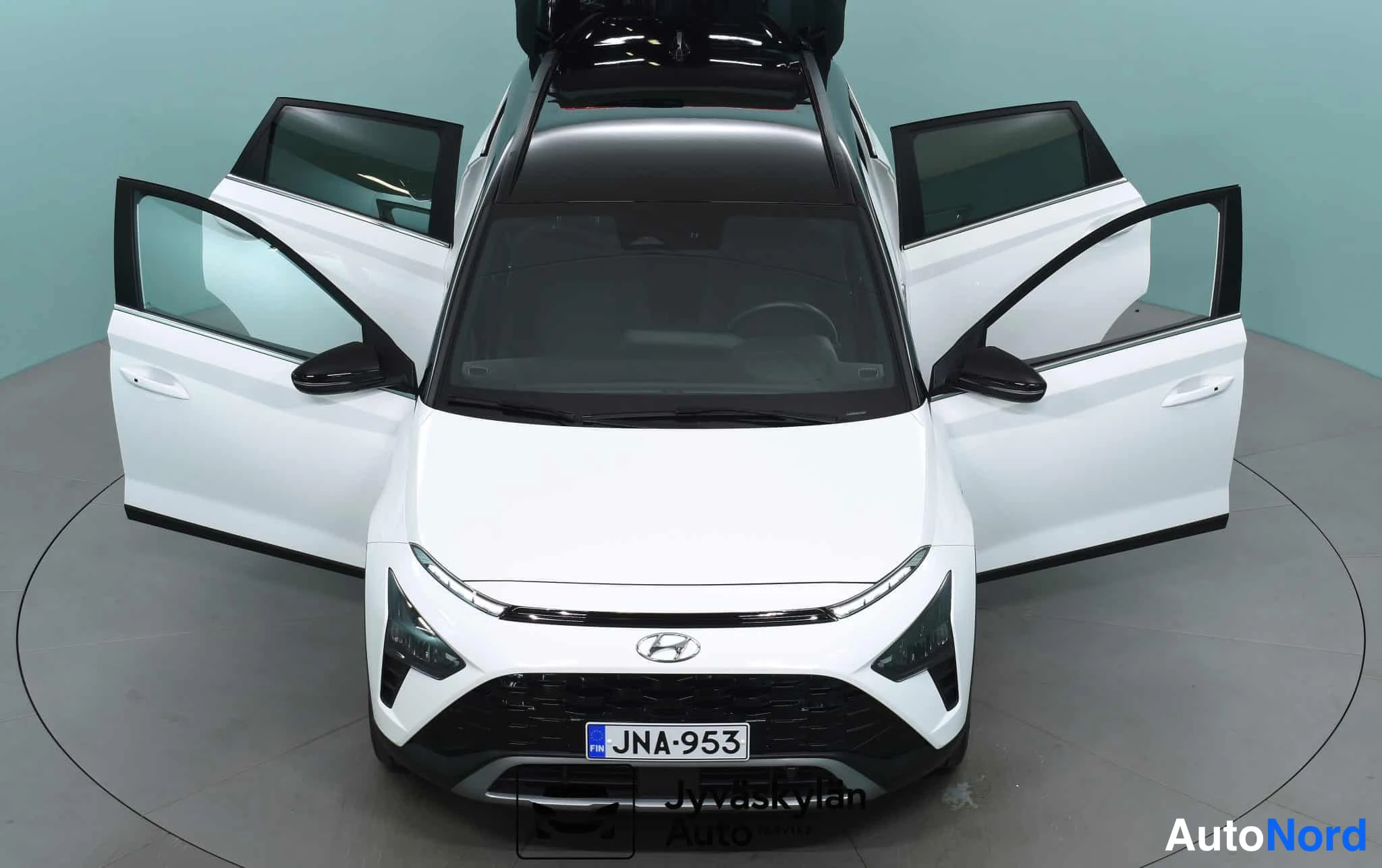 Valkoinen Hyundai Bayon 2023, edestä, kuva 13