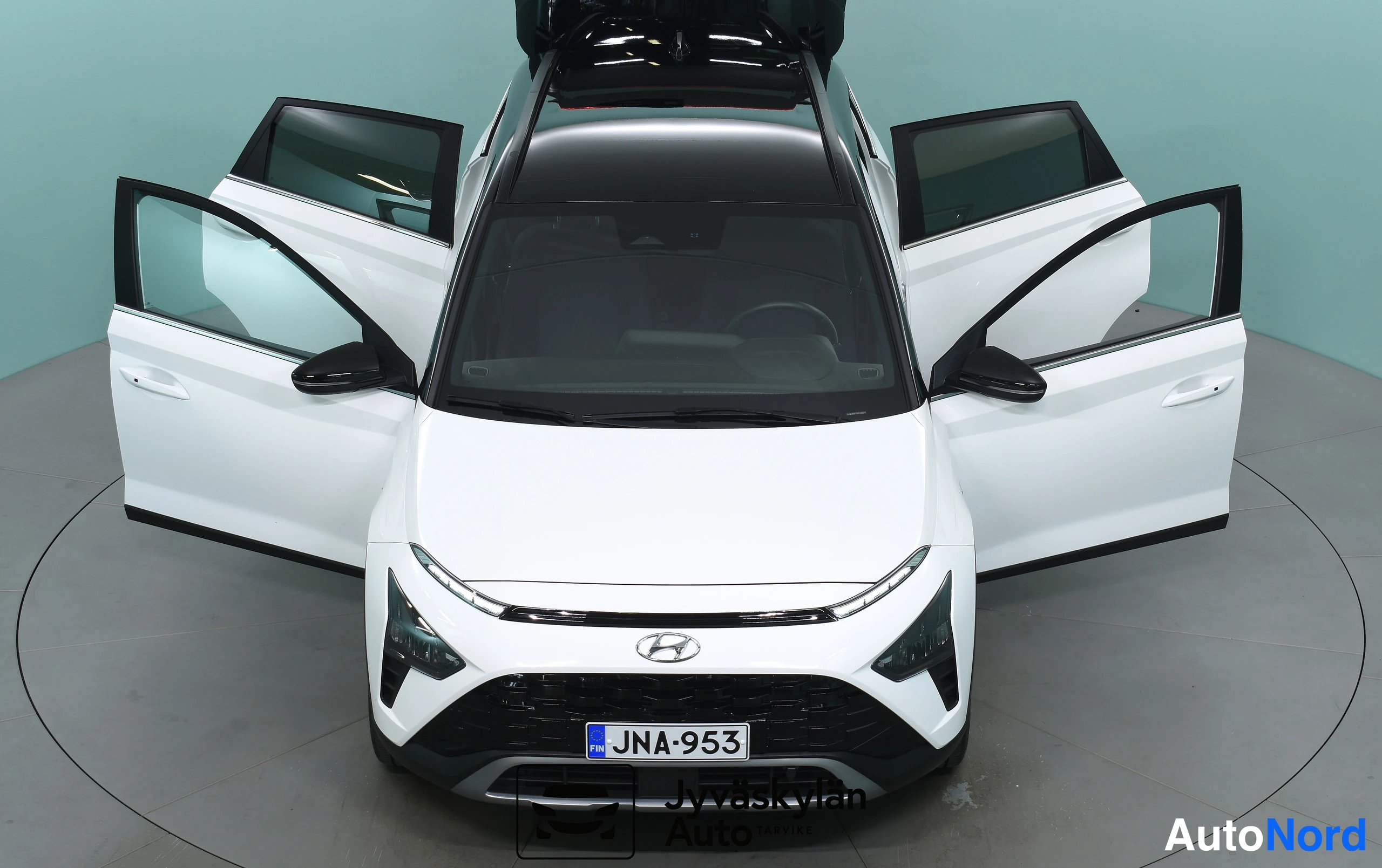Valkoinen Hyundai Bayon 2023, edestä, kuva 14
