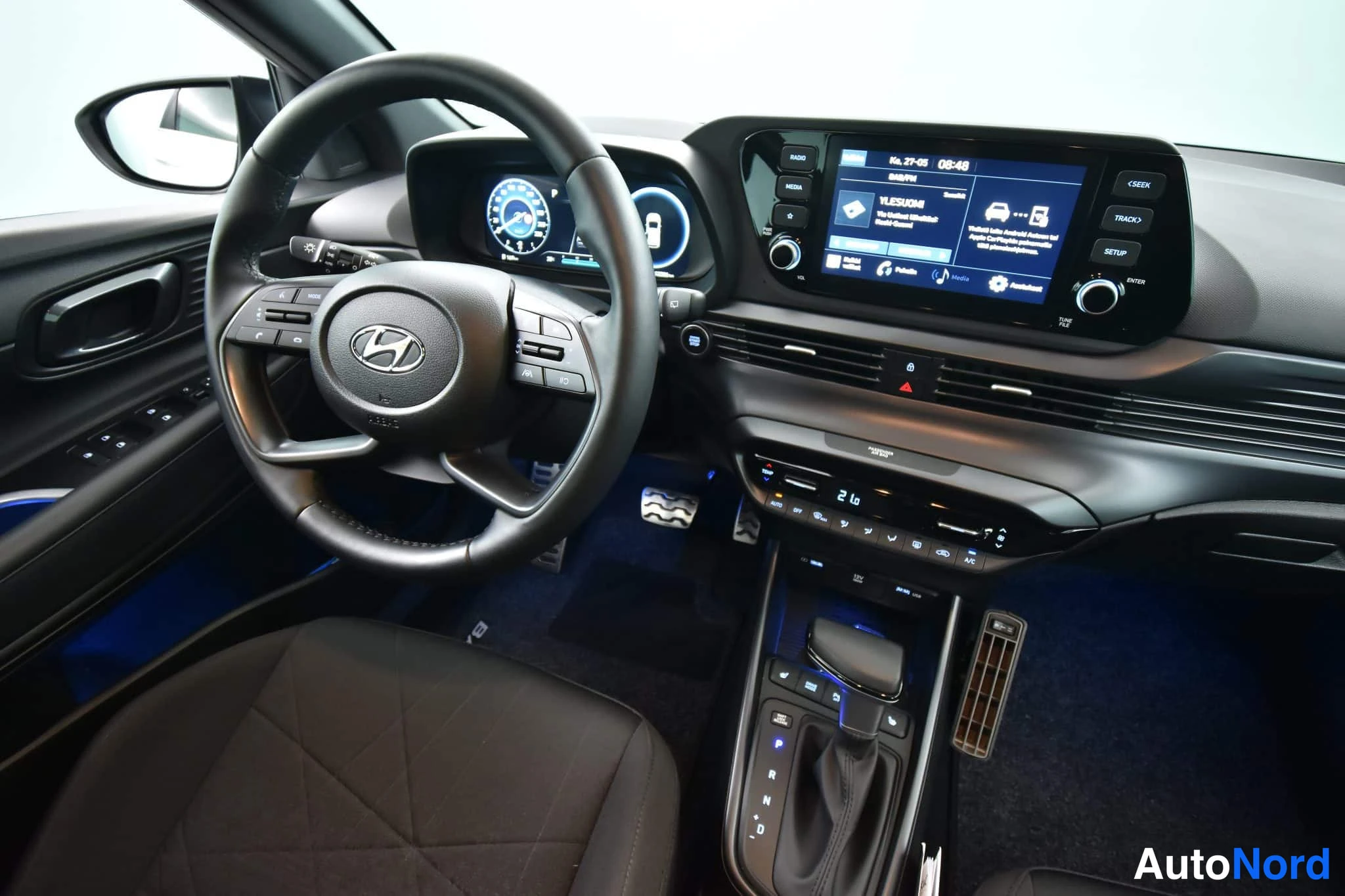 Valkoinen Hyundai Bayon 2023, ohjaamo, kuva 25