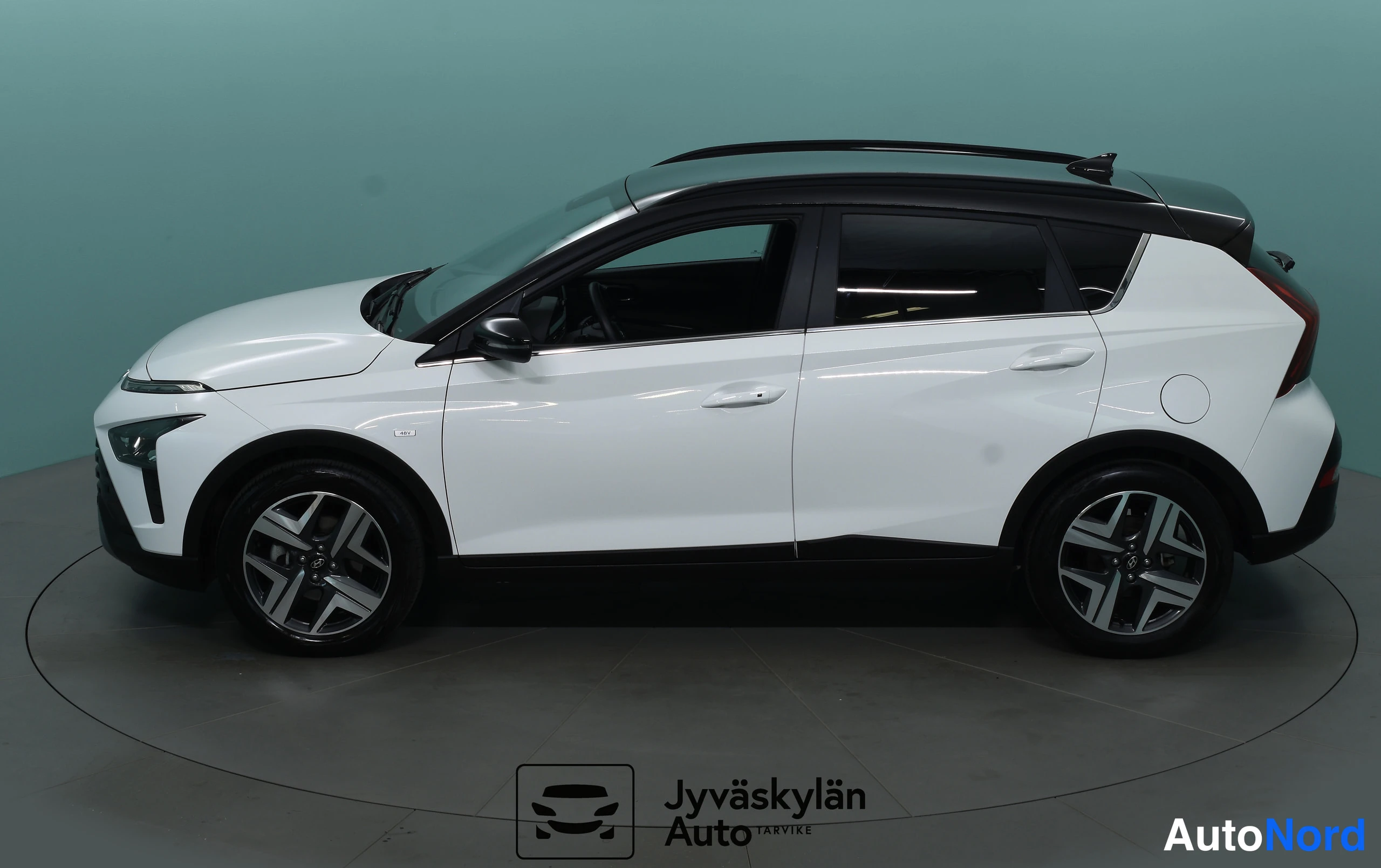 Valkoinen Hyundai Bayon 2023, sivulta, kuva 16