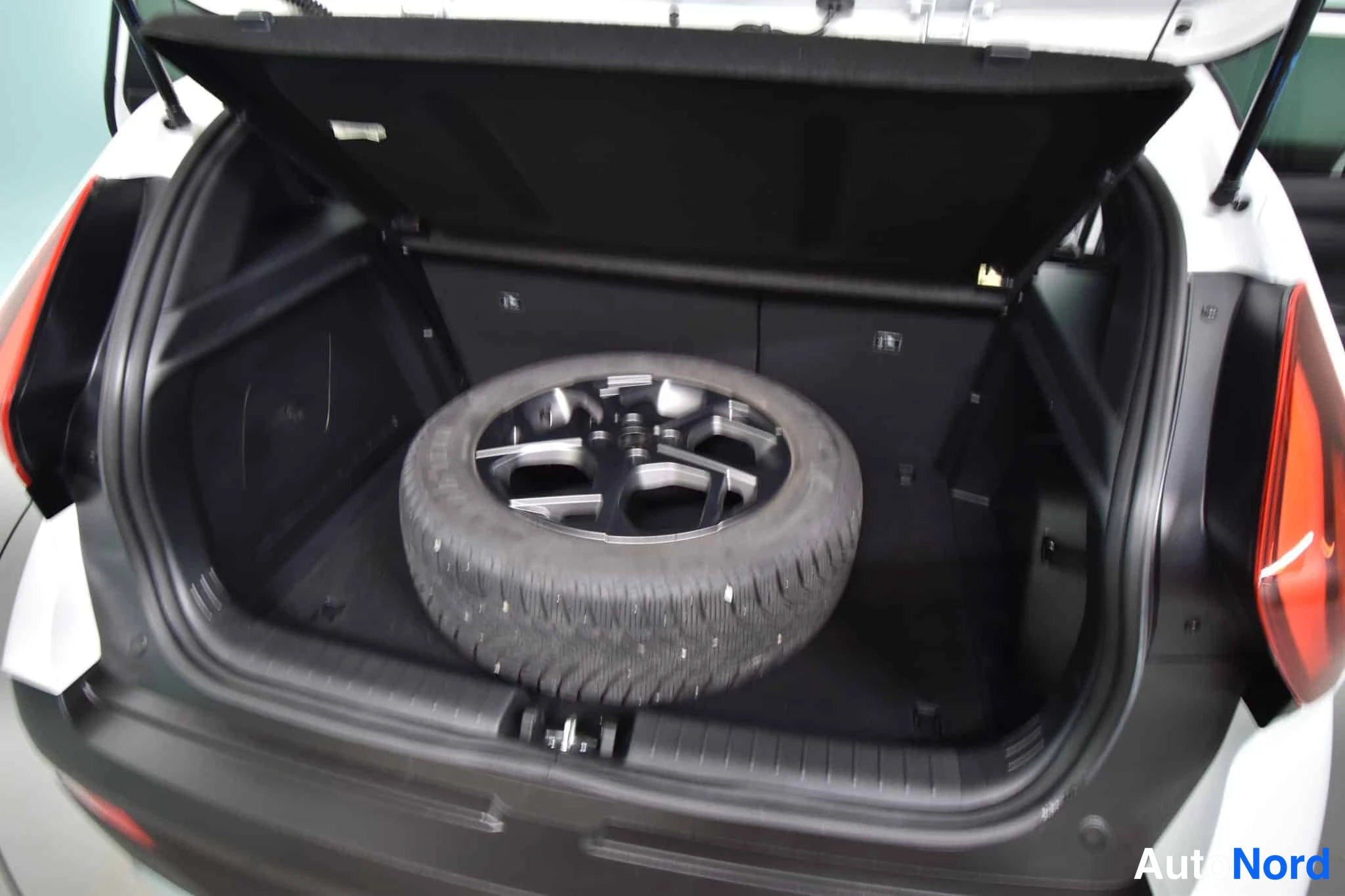 Valkoinen Hyundai Bayon 2023, tavaratila, kuva 33