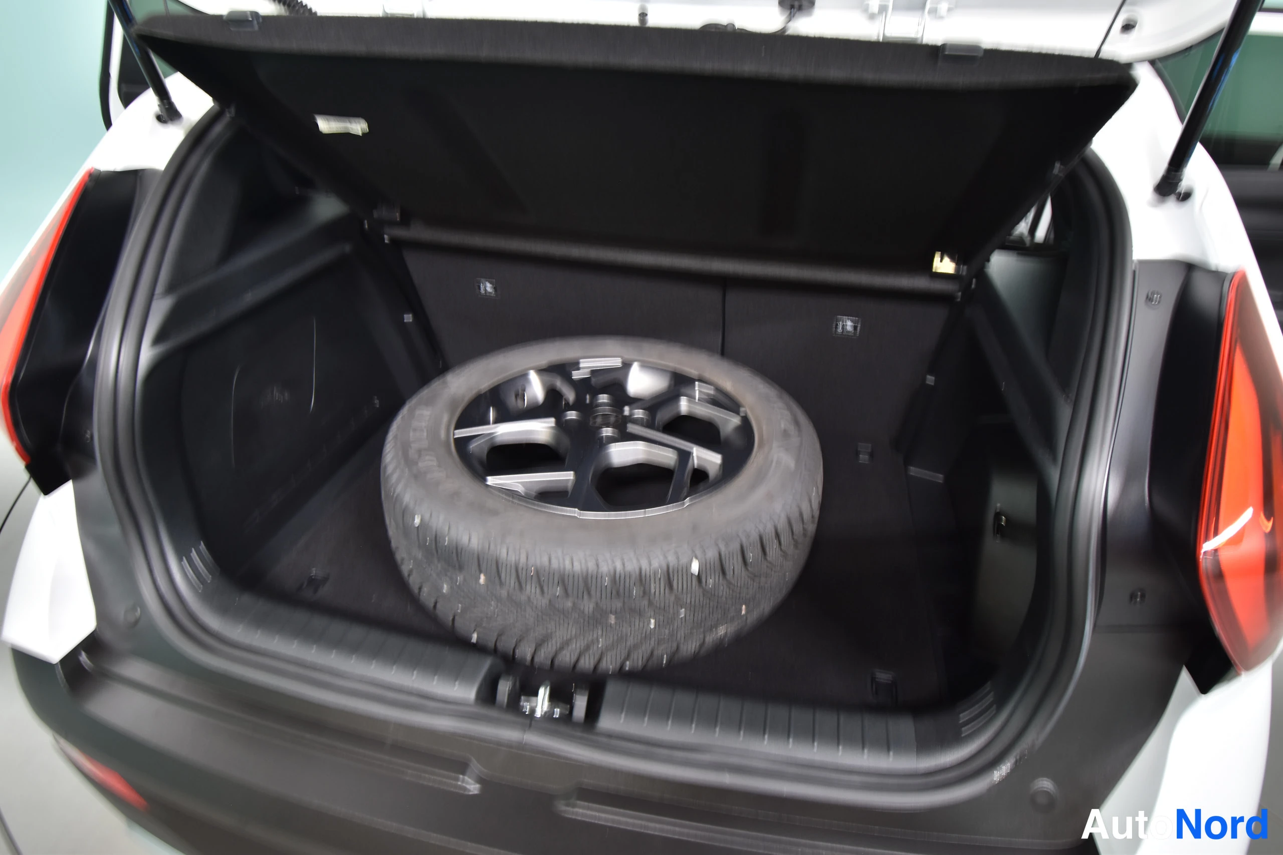 Valkoinen Hyundai Bayon 2023, tavaratila, kuva 34