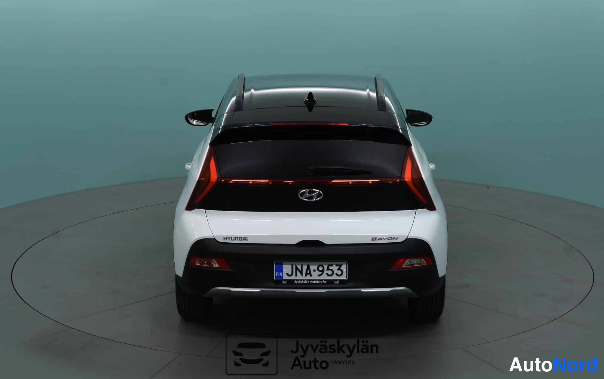 Valkoinen Hyundai Bayon 2023, takaa, kuva 21