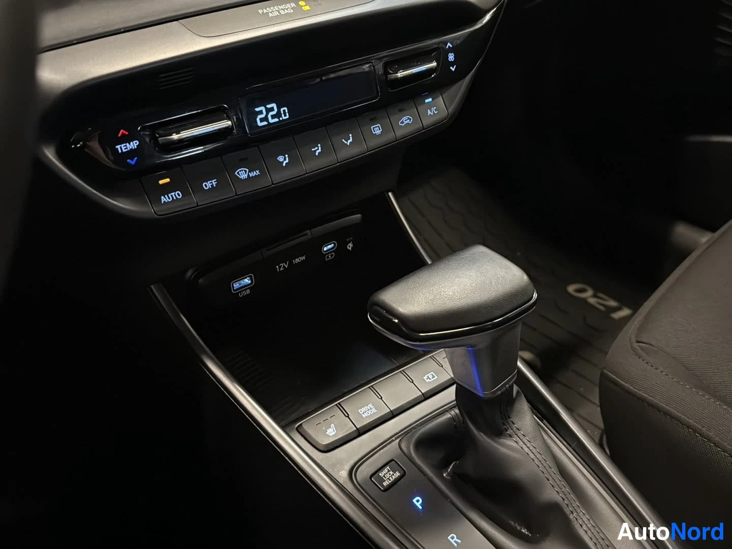 Sininen Hyundai i20 2025, yksityiskohta, kuva 19
