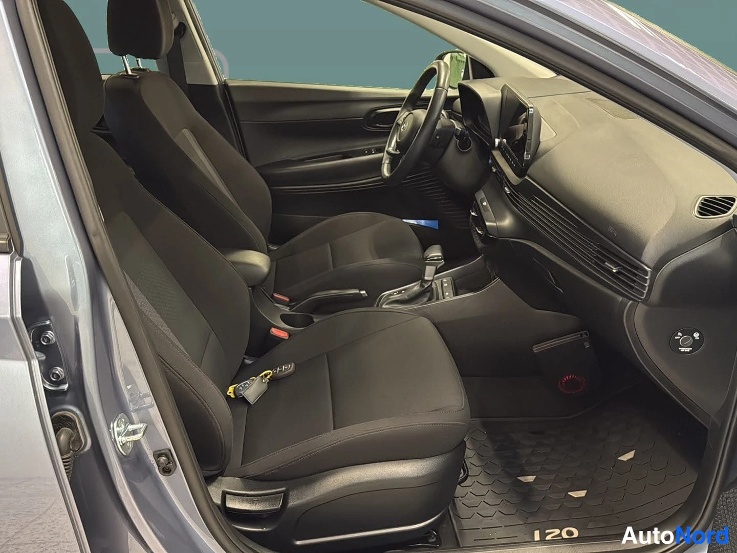 Sininen Hyundai i20 2025, etuistuimet, kuva 11