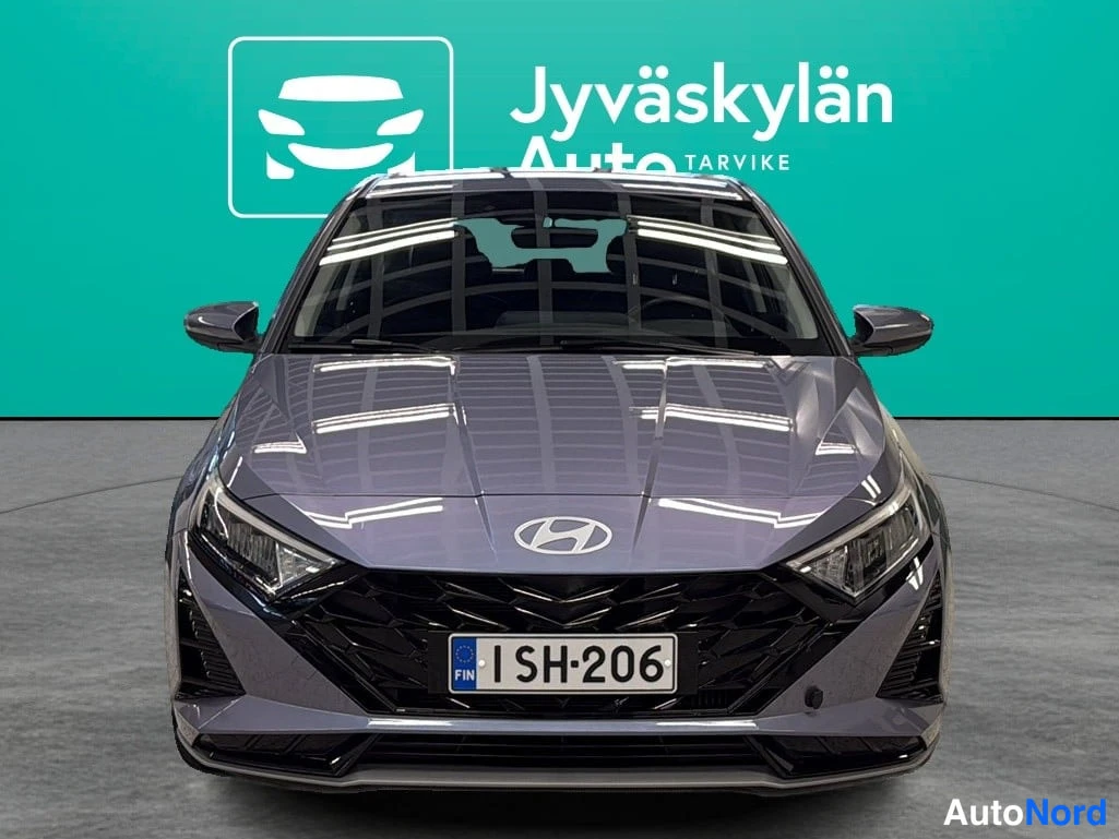 Sininen Hyundai i20 2025, edestä, kuva 3