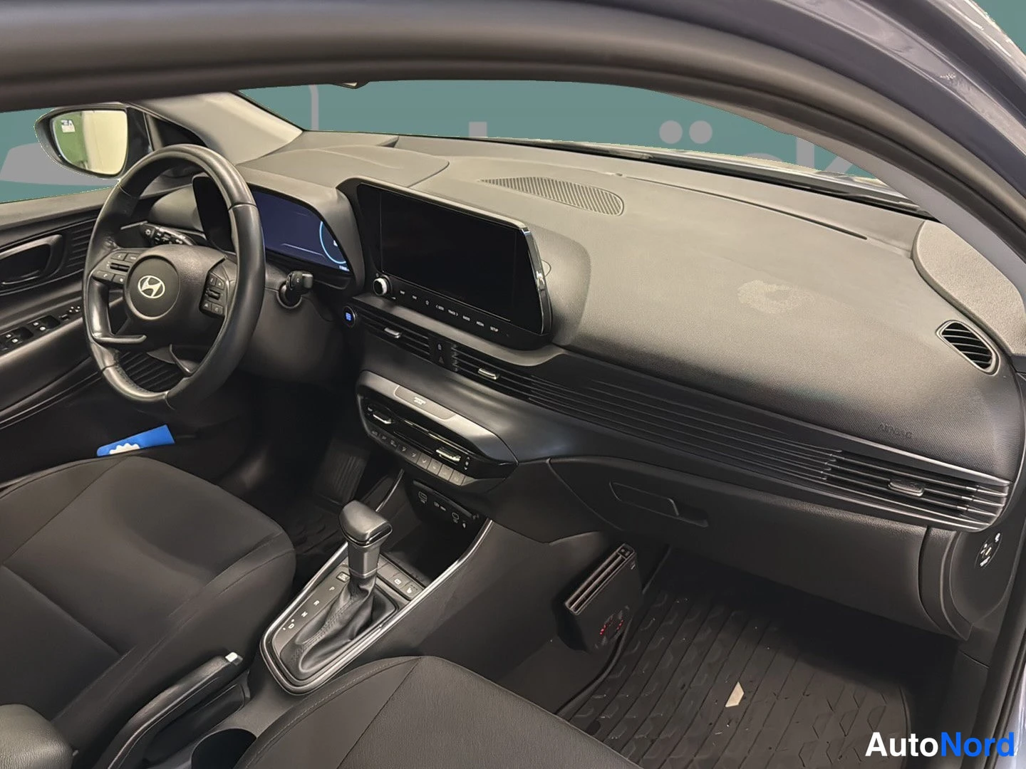 Sininen Hyundai i20 2025, ohjaamo, kuva 10