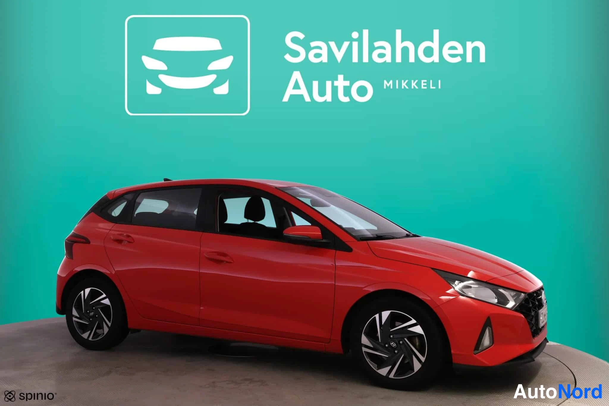 Punainen Hyundai i20 2021, etuviisto, keula oikealle, kuva 5