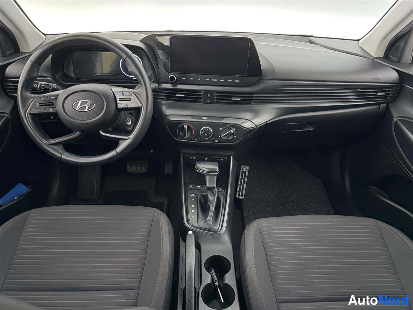 Punainen Hyundai i20 2021, ohjaamo, kuva 13