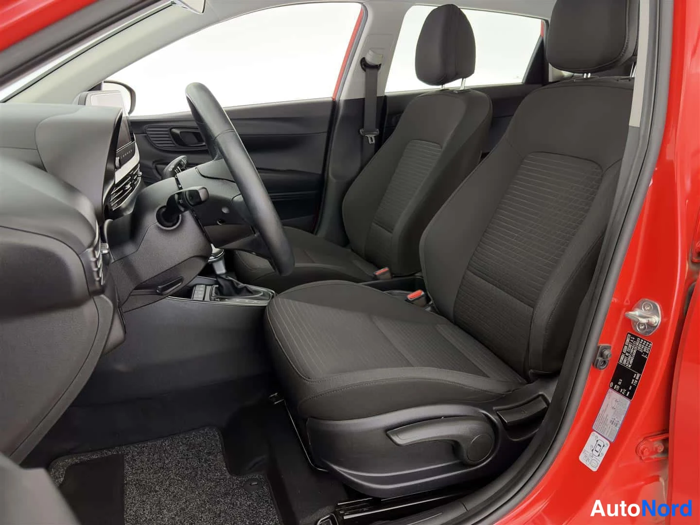 Punainen Hyundai i20 2021, etuistuimet, kuva 18