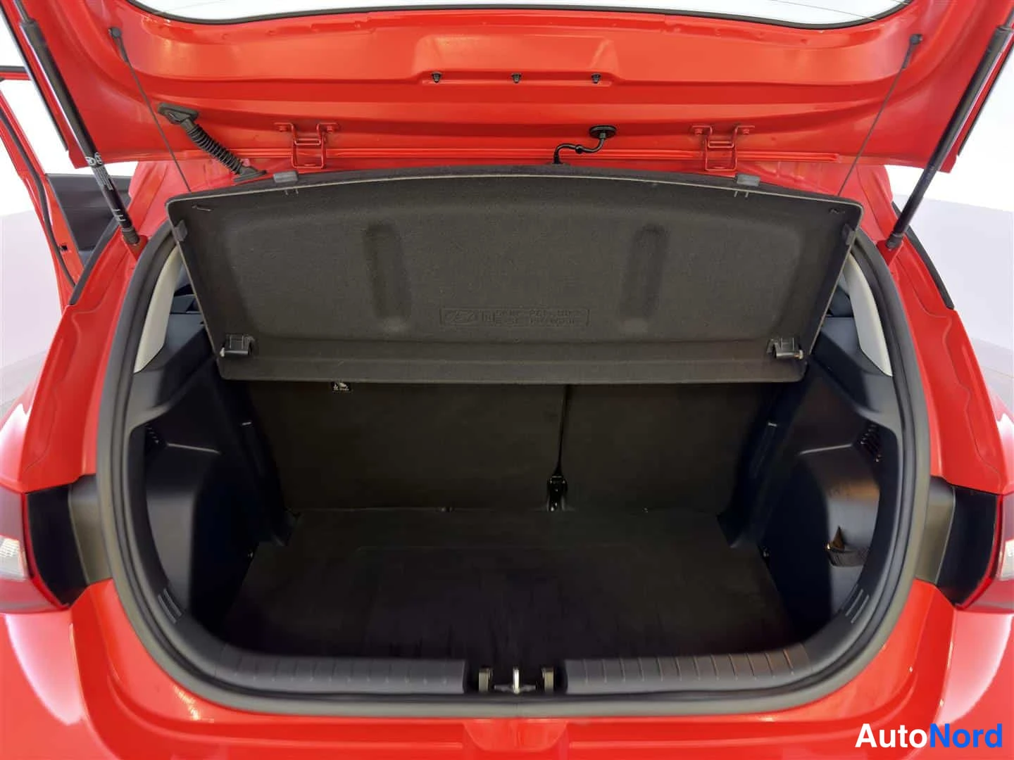 Punainen Hyundai i20 2021, tavaratila, kuva 20