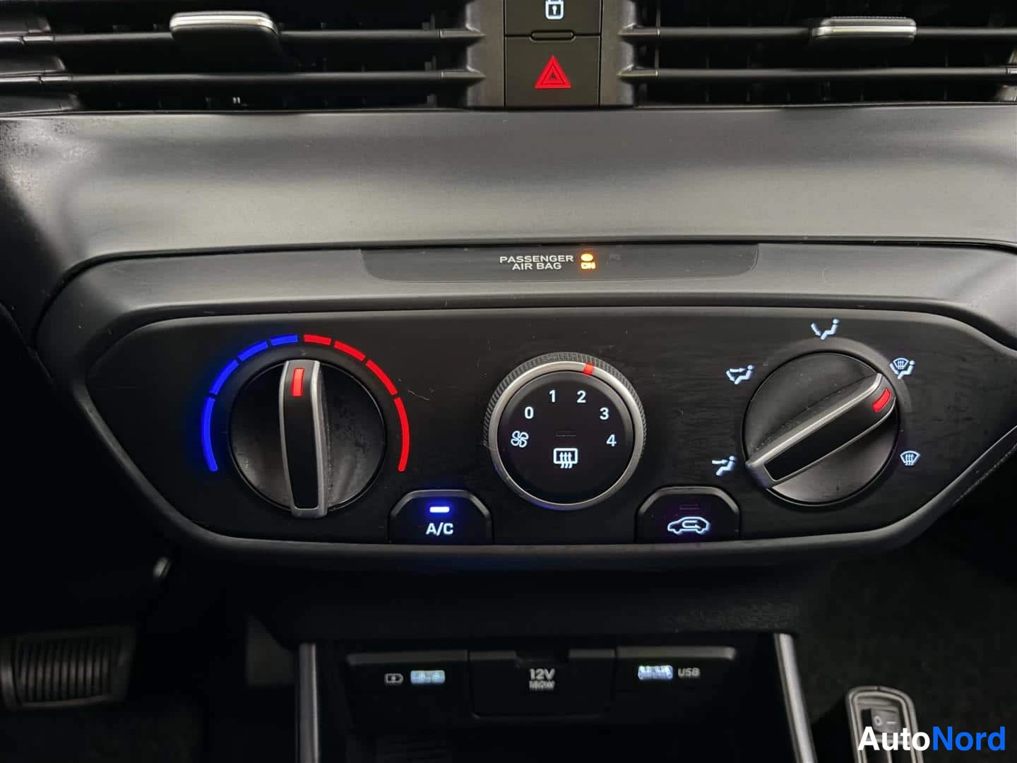 Punainen Hyundai i20 2021, yksityiskohta, kuva 25