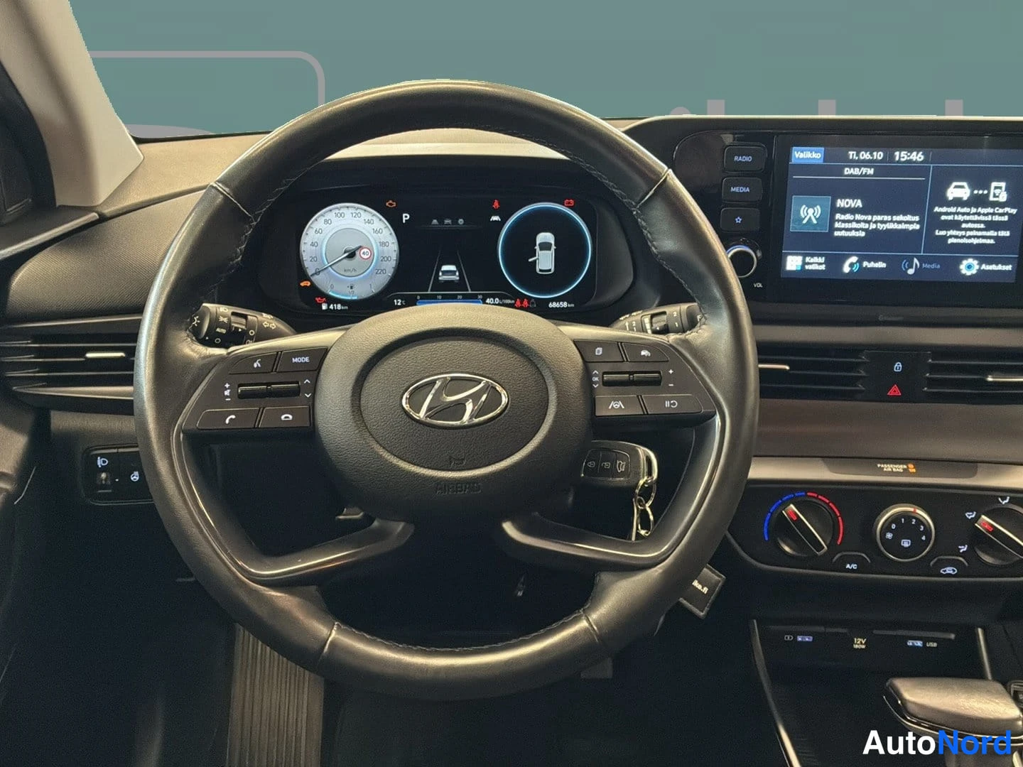 Punainen Hyundai i20 2021, ohjaamo, kuva 6