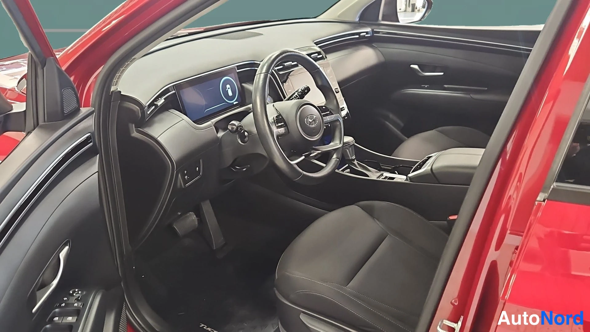 Punainen Hyundai Tucson 2021, ohjaamo, kuva 9