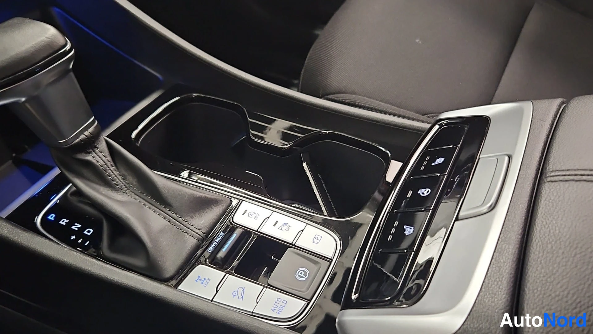 Punainen Hyundai Tucson 2021, yksityiskohta, kuva 19