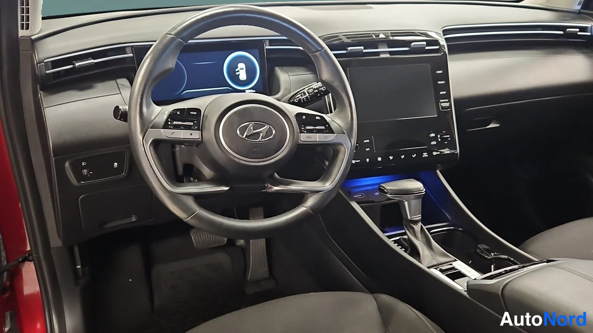 Punainen Hyundai Tucson 2021, ohjaamo, kuva 10