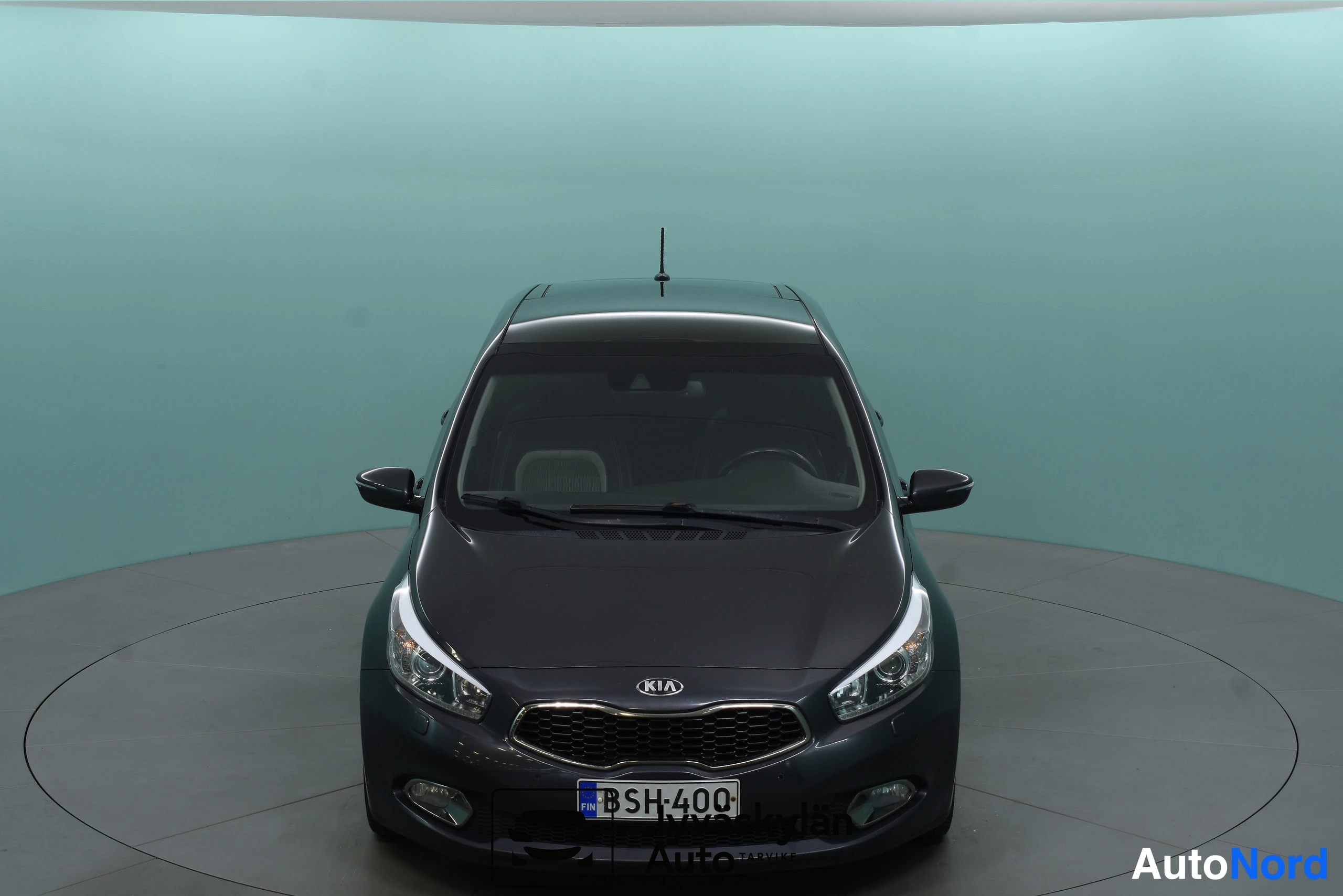 Harmaa Kia Ceed 2012, edestä, kuva 12