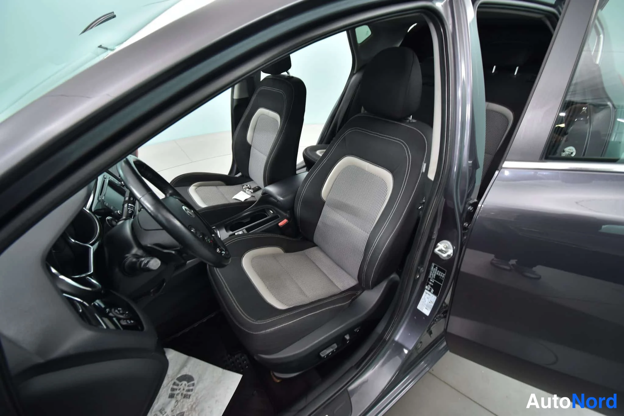 Harmaa Kia Ceed 2012, etuistuimet, kuva 29