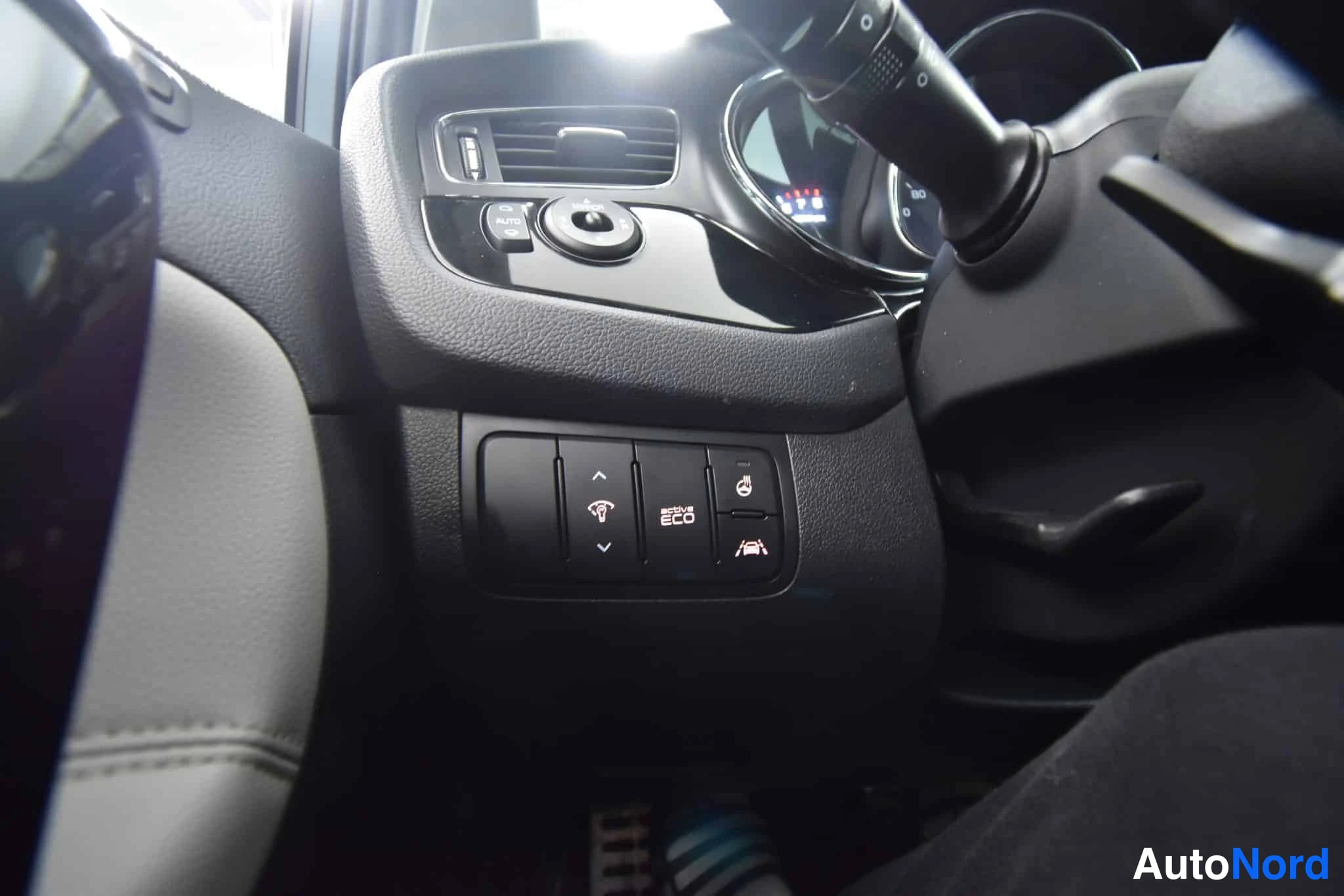Harmaa Kia Ceed 2012, yksityiskohta, kuva 39