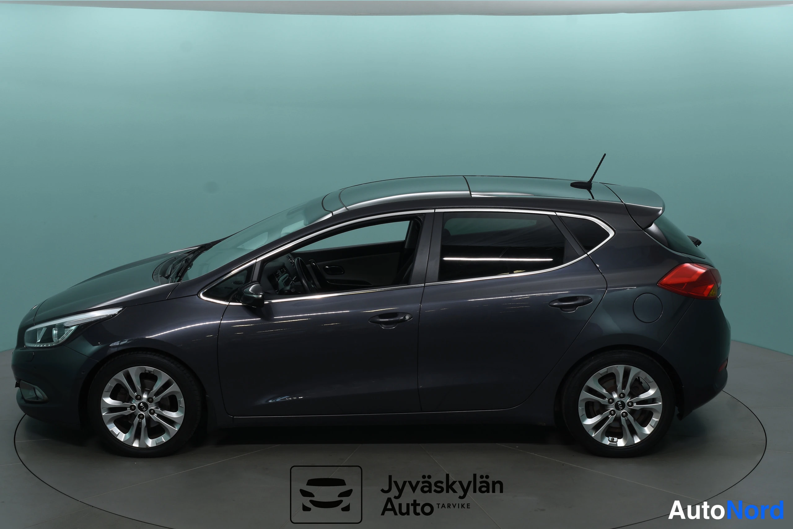 Harmaa Kia Ceed 2012, etuviisto, keula vasemmalle, kuva 5