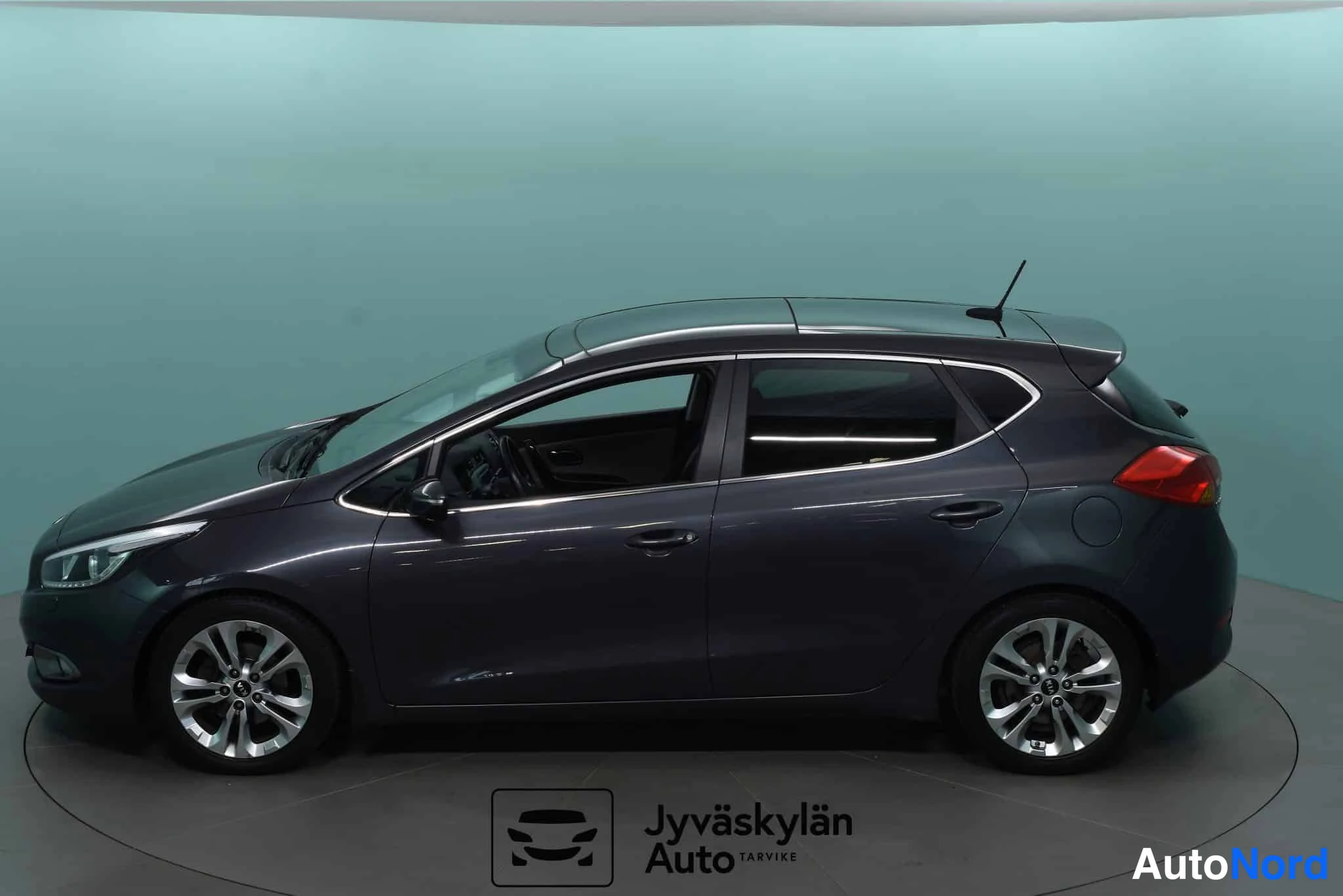 Harmaa Kia Ceed 2012, etuviisto, keula vasemmalle, kuva 6