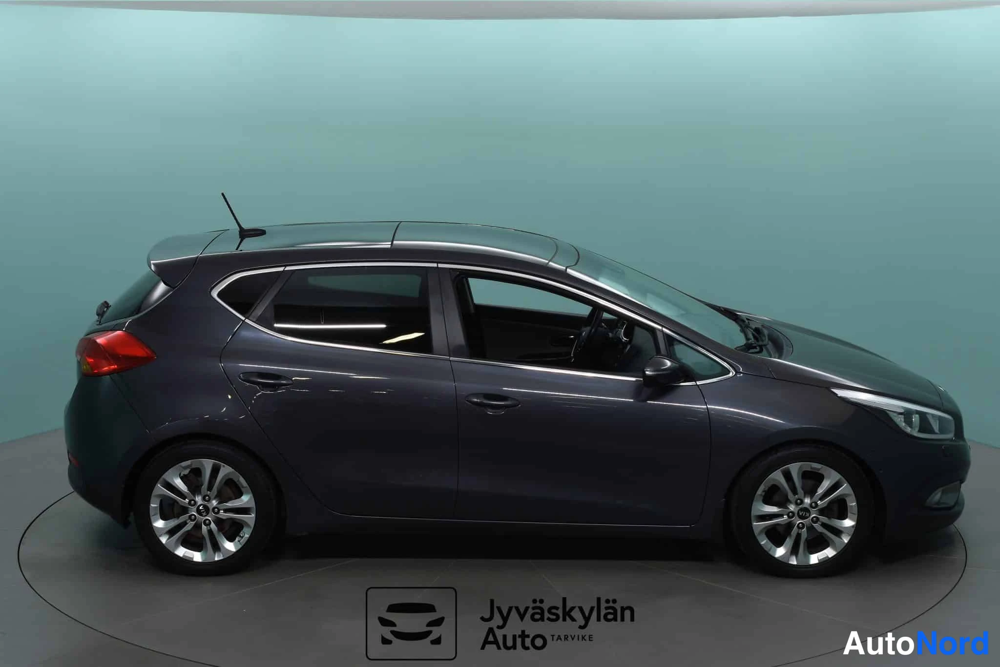 Harmaa Kia Ceed 2012, etuviisto, keula oikealle, kuva 9