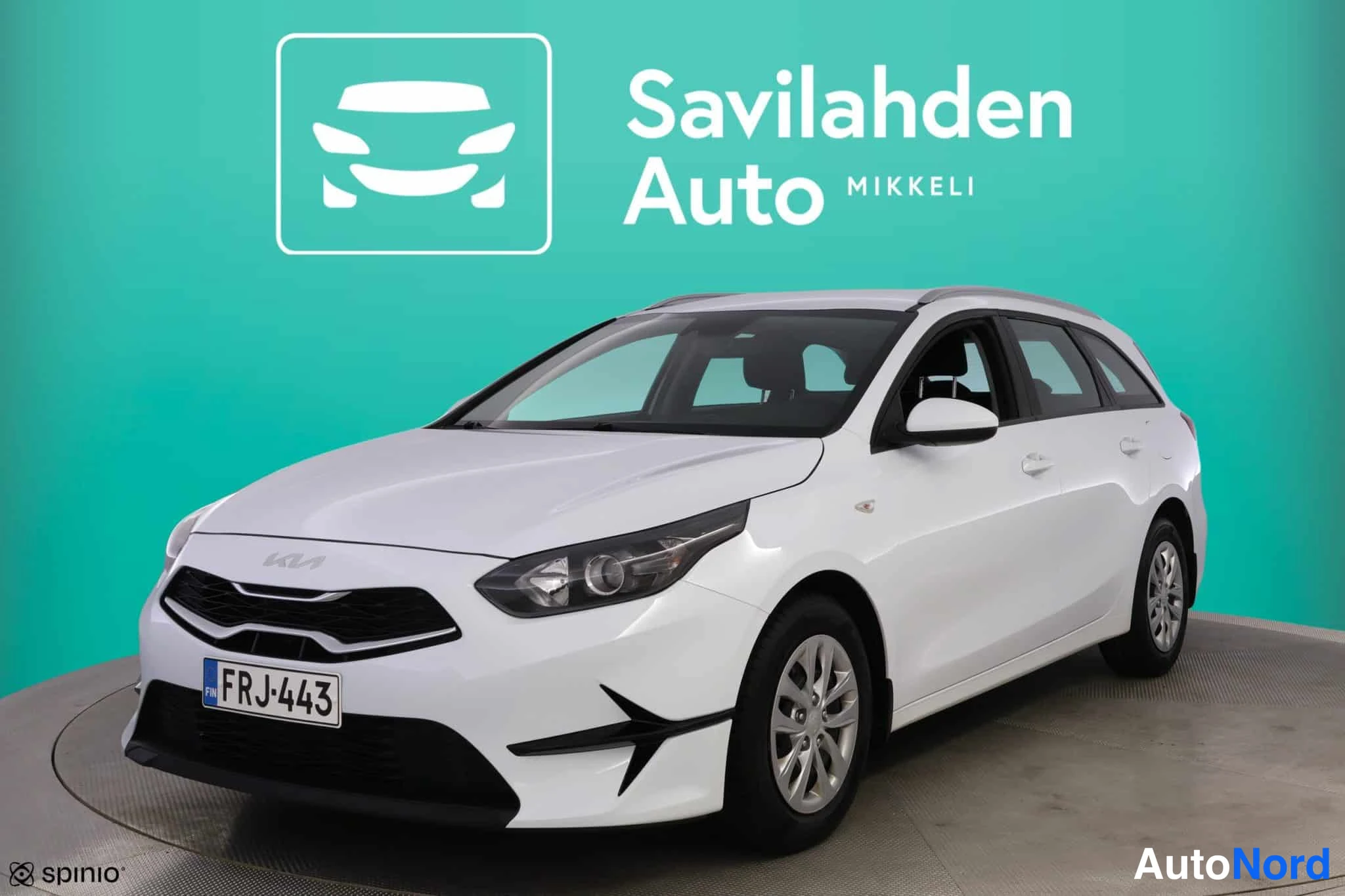 Valkoinen Kia Ceed 2023, etuviisto, keula vasemmalle, kuva 2