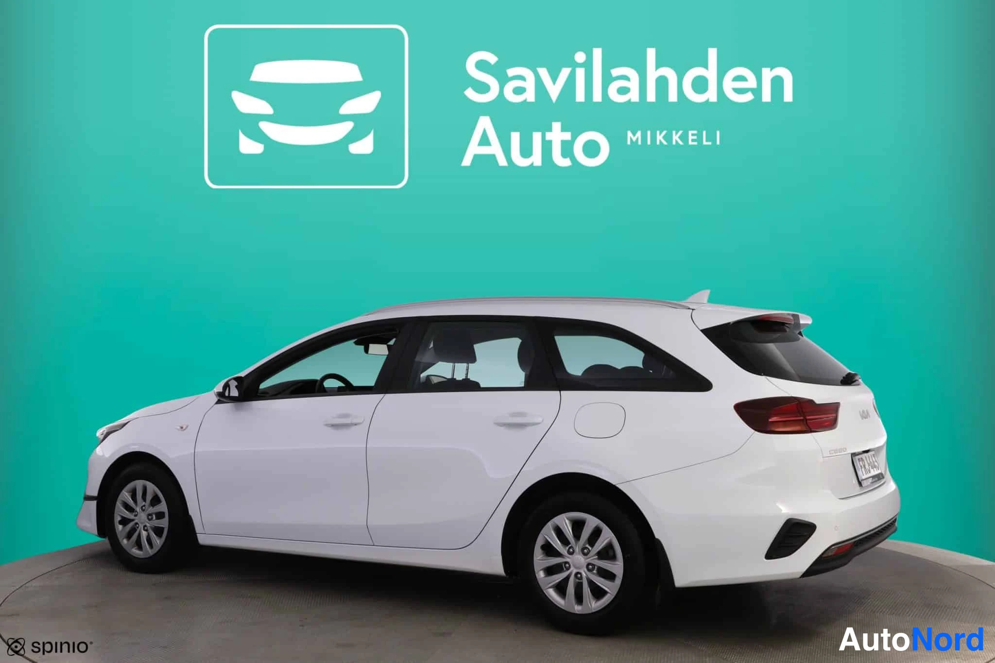 Valkoinen Kia Ceed 2023, takaviisto, kuva 8