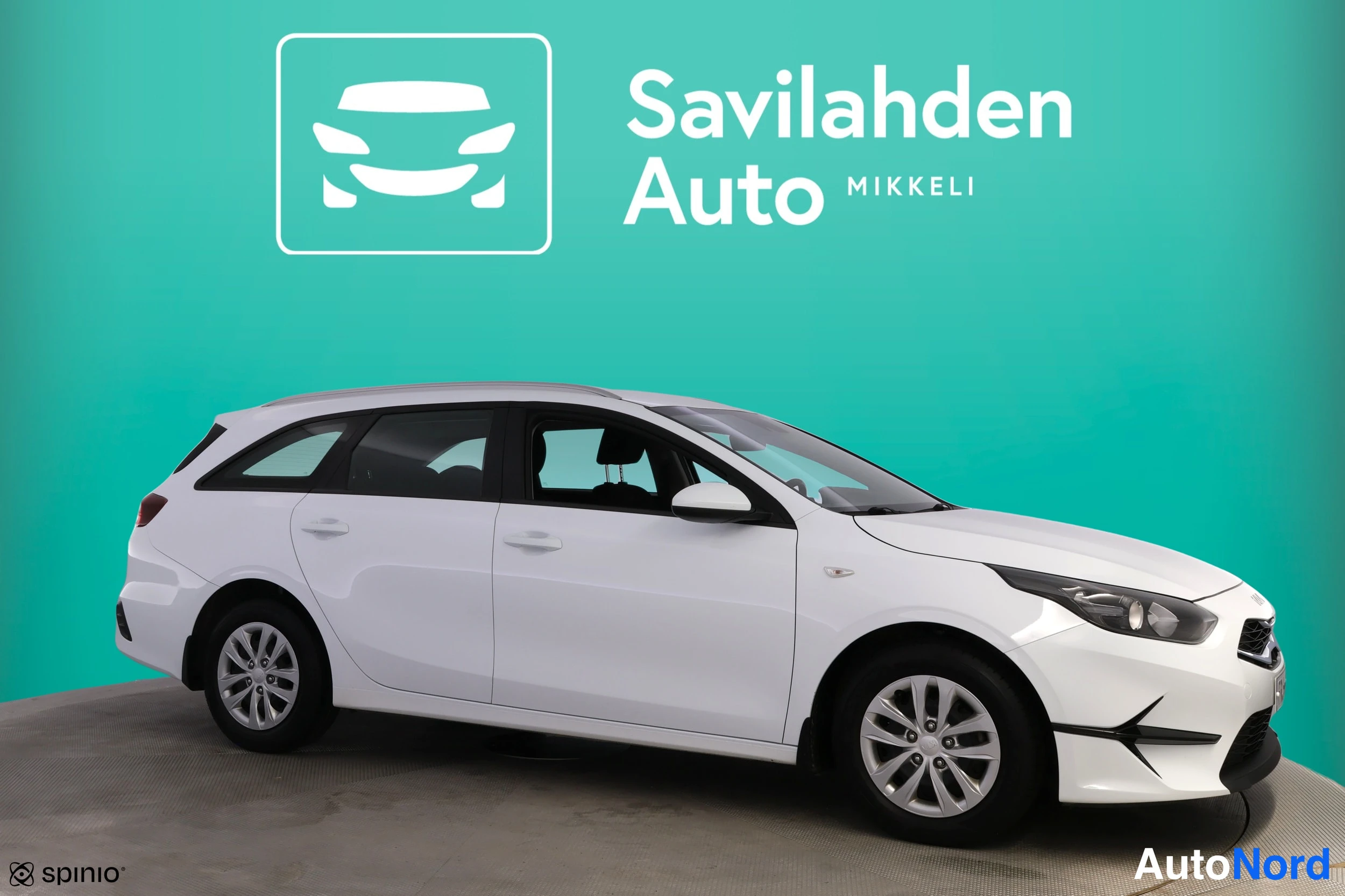 Valkoinen Kia Ceed 2023, etuviisto, keula oikealle, kuva 4