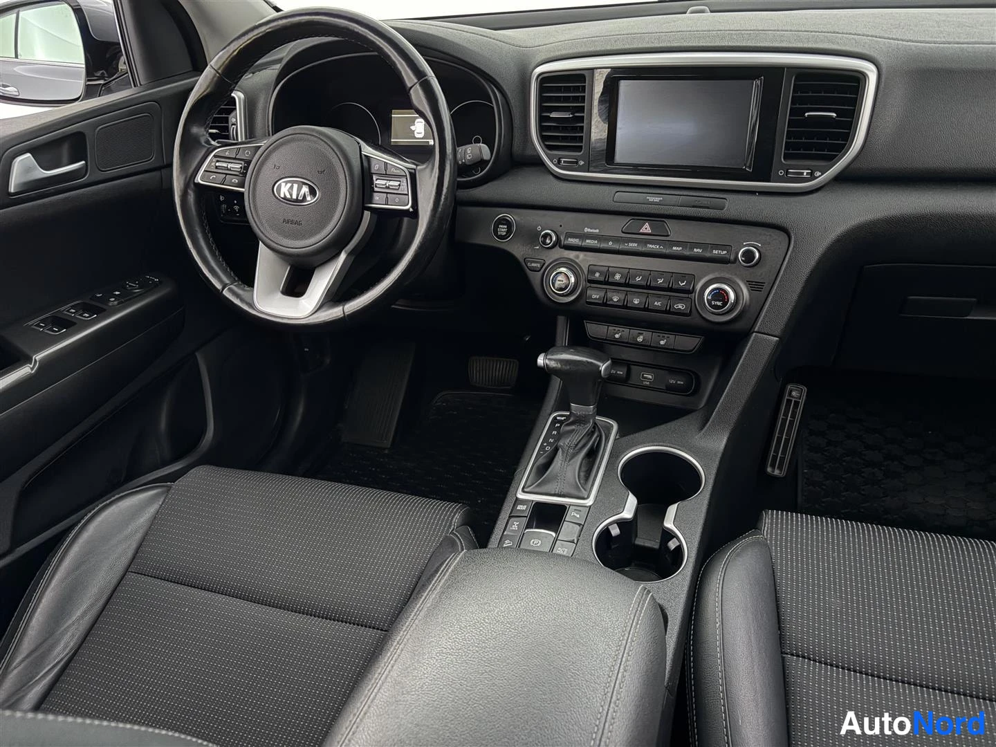 Hopea Kia Sportage 2018, ohjaamo, kuva 13