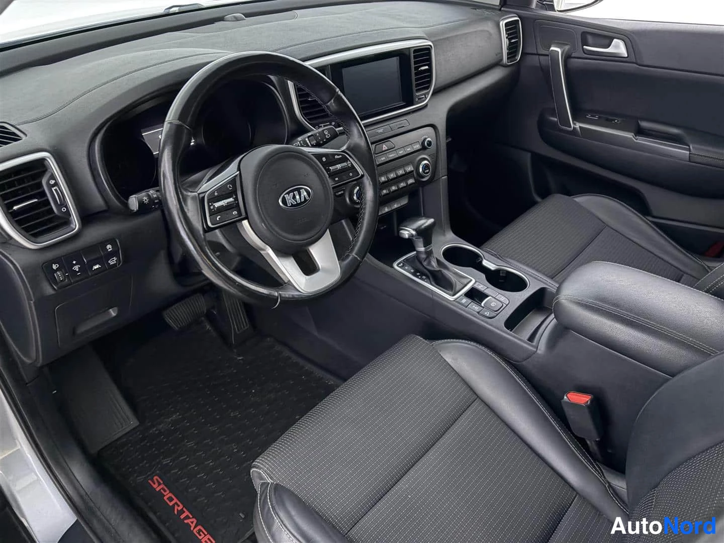 Hopea Kia Sportage 2018, ohjaamo, kuva 14