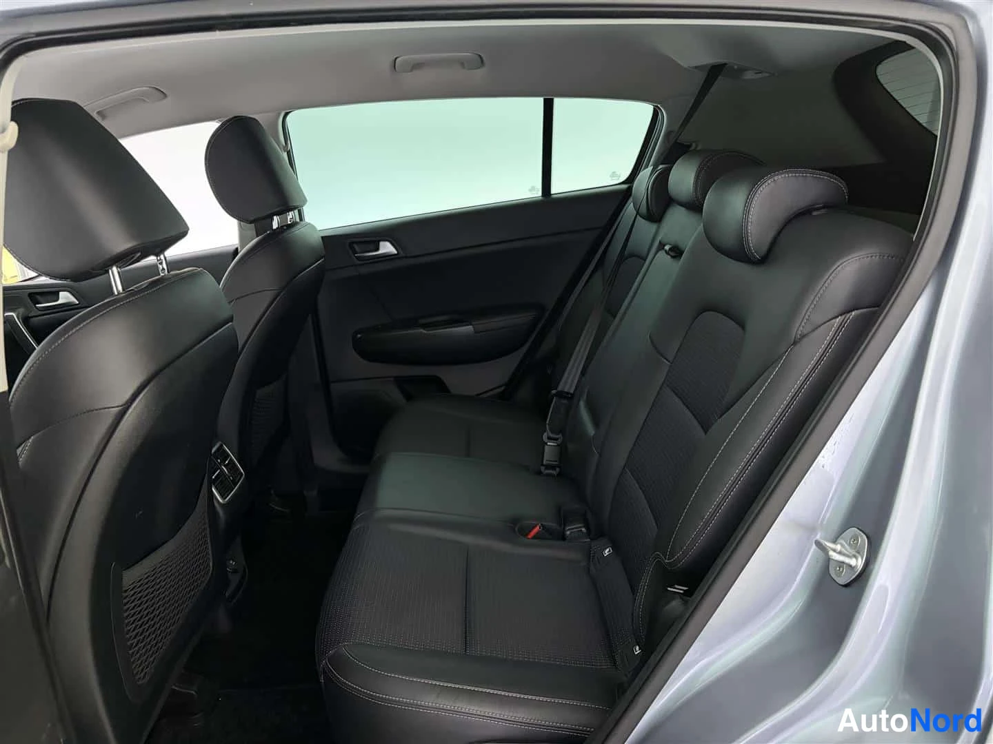 Hopea Kia Sportage 2018, takaistuimet, kuva 18