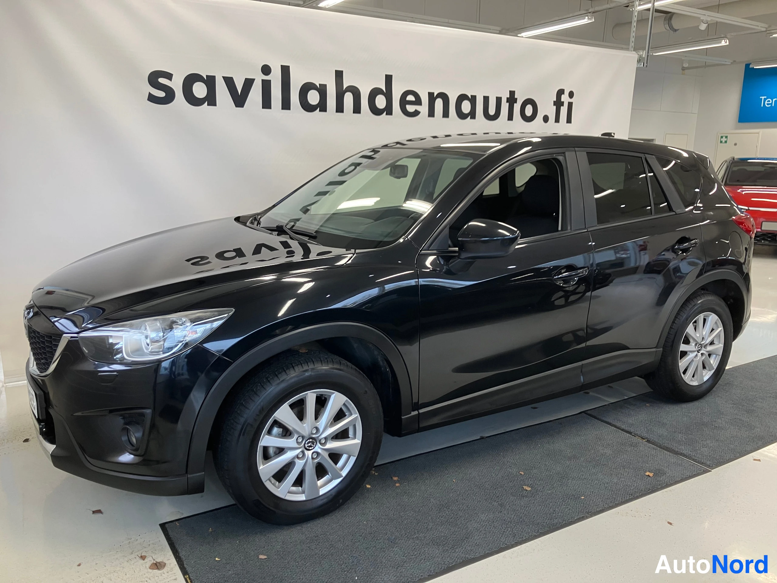 Musta Mazda CX-5 2013, etuviisto, keula vasemmalle, kuva 2