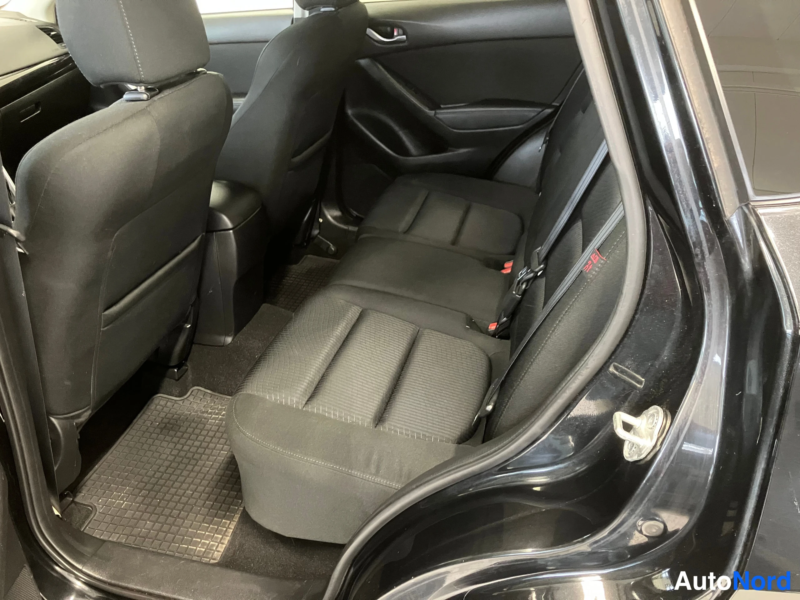 Musta Mazda CX-5 2013, takaistuimet, kuva 21