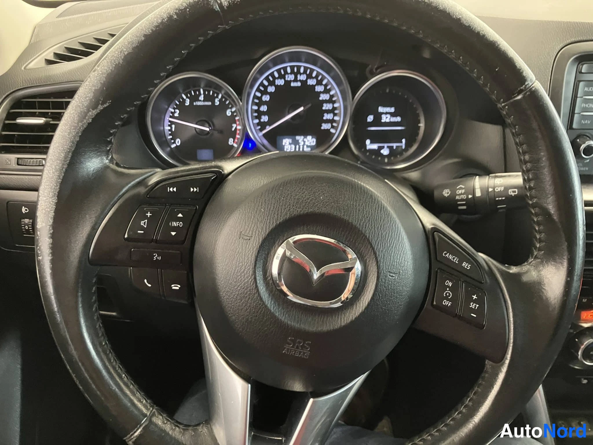 Musta Mazda CX-5 2013, ohjaamo, kuva 15