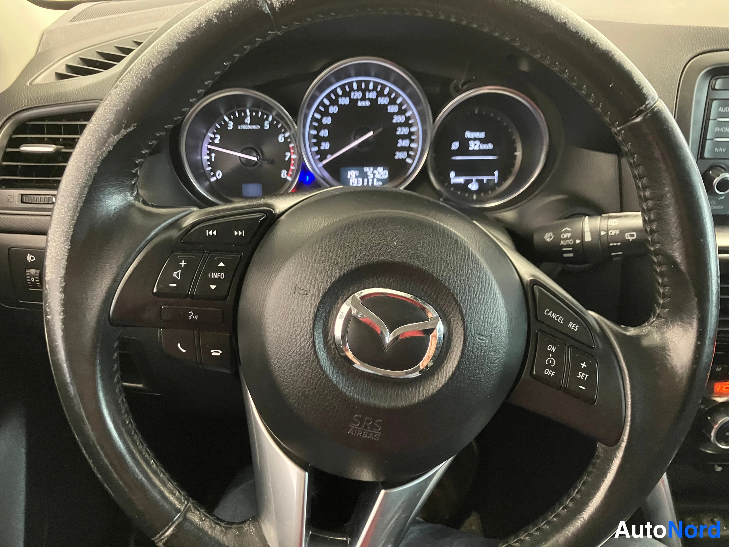 Musta Mazda CX-5 2013, ohjaamo, kuva 16
