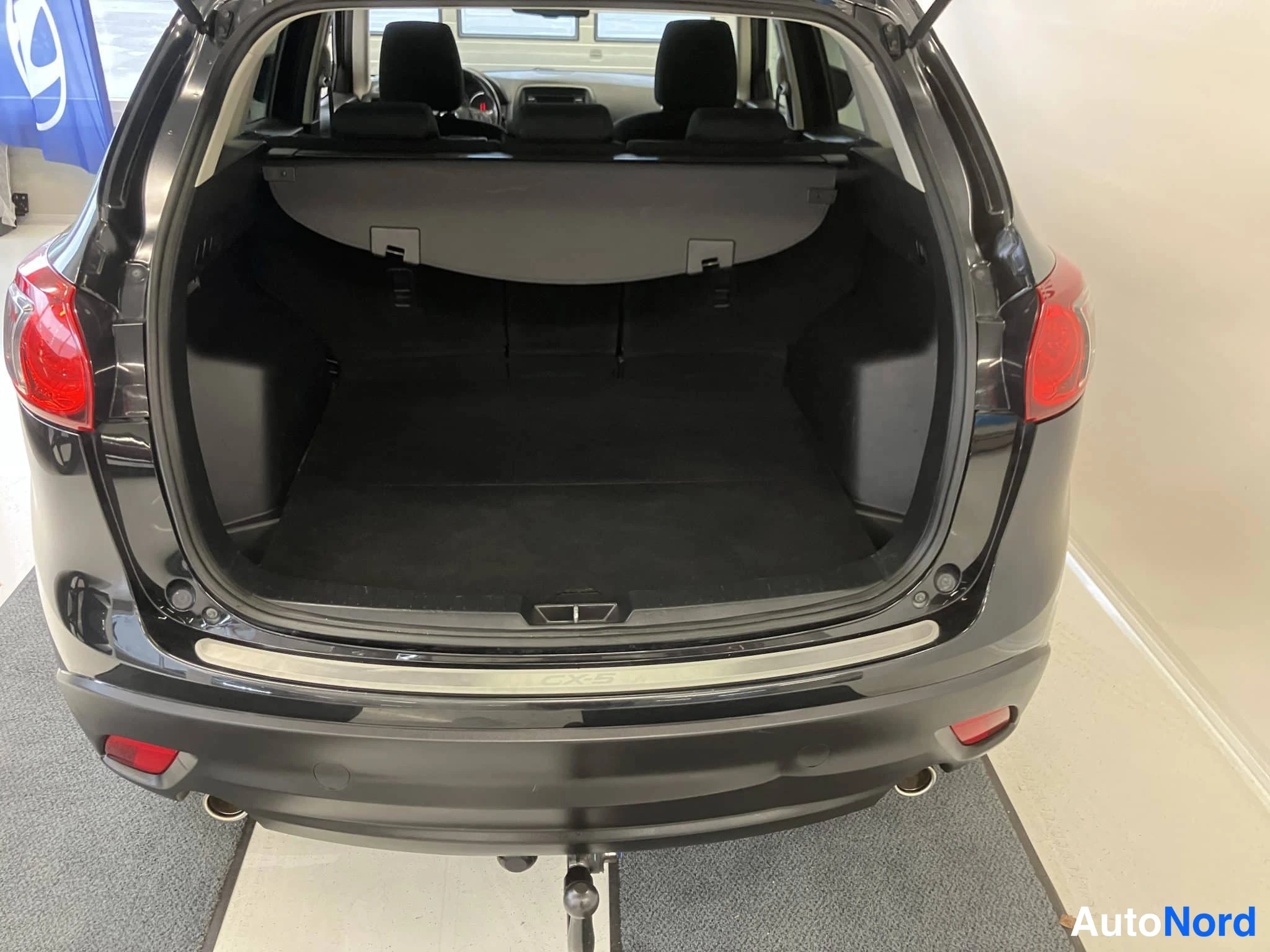 Musta Mazda CX-5 2013, takaa, kuva 13