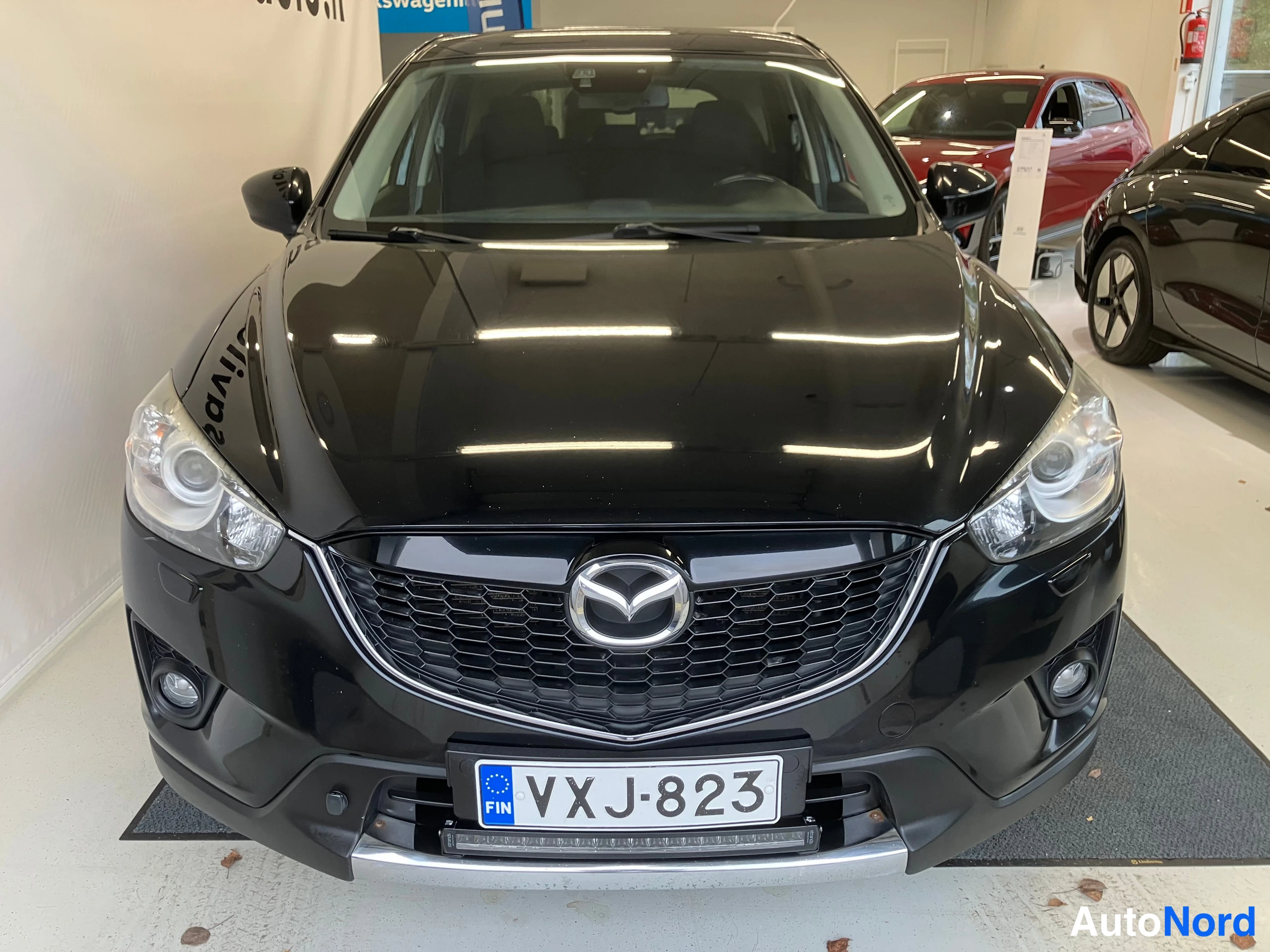 Musta Mazda CX-5 2013, edestä, kuva 6
