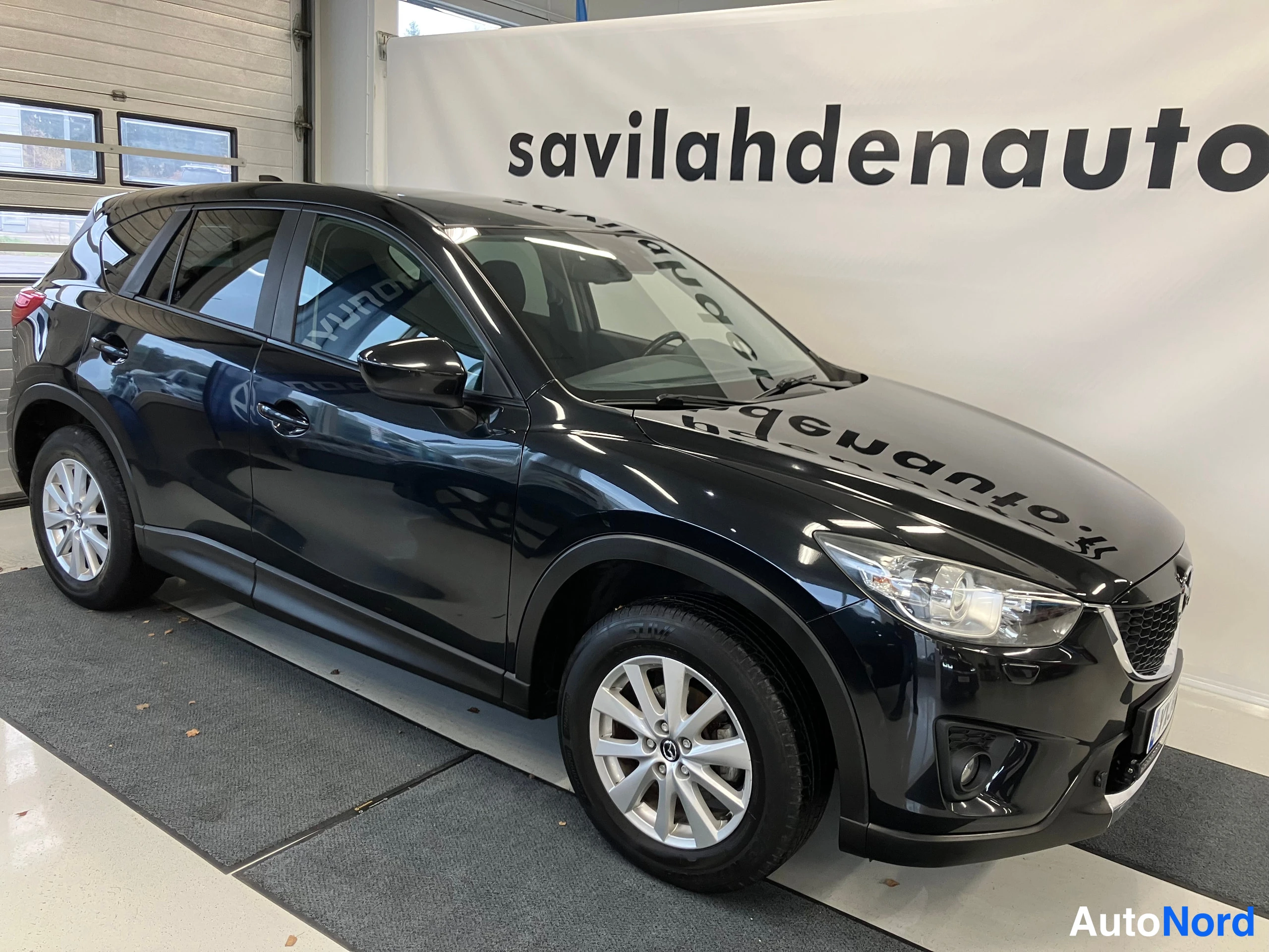 Musta Mazda CX-5 2013, etuviisto, keula oikealle, kuva 5