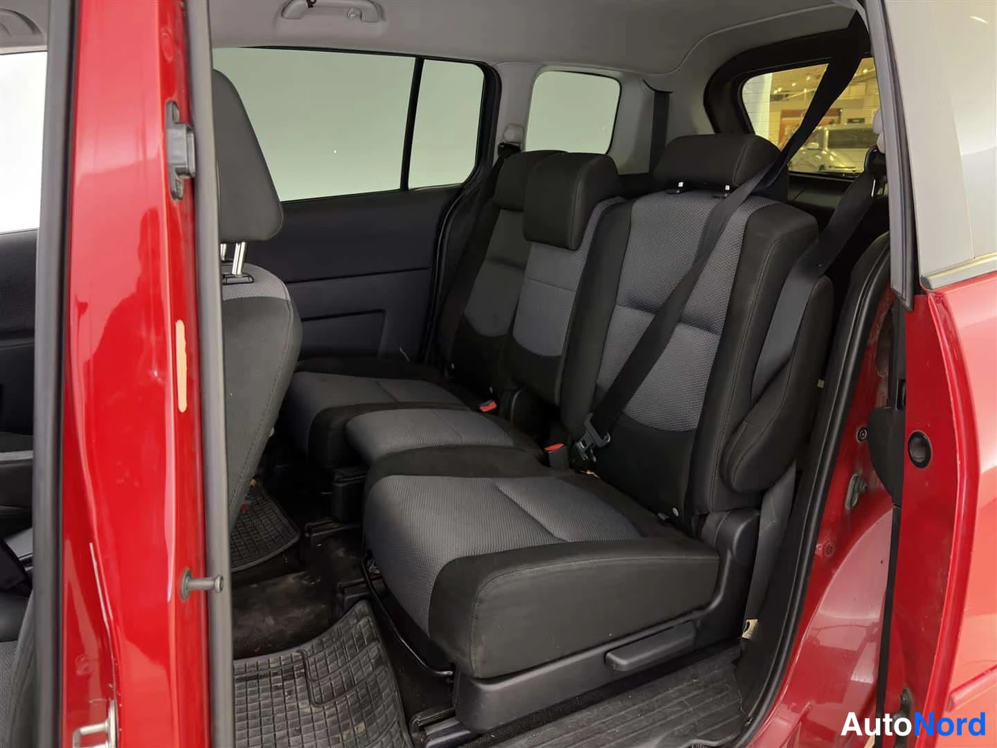 Punainen Mazda Mazda5 2008, takaistuimet, kuva 17