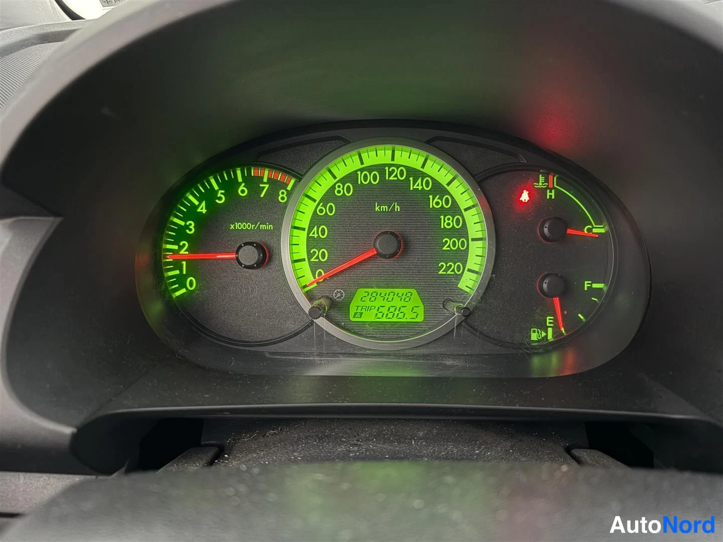 Punainen Mazda Mazda5 2008, yksityiskohta, kuva 19